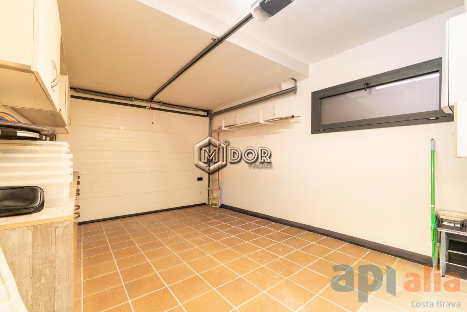 MODERN VILLA WITH PRIVATE POOL, GARAGE AND GARDEN IN CAN SOLÀ GROS II