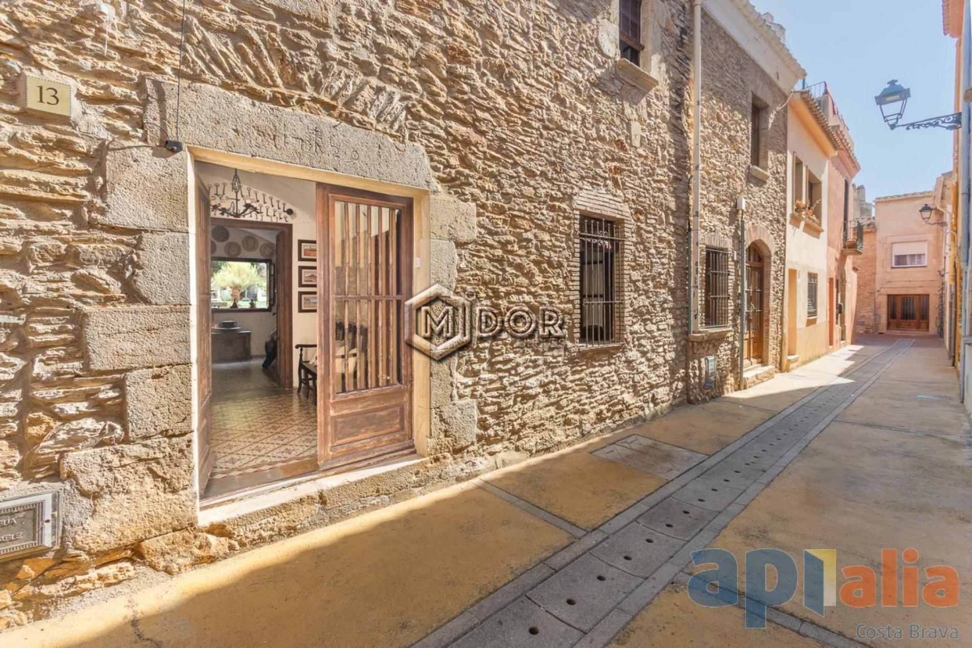 HISTORIC HOUSE IN THE HEART OF BEGUR
