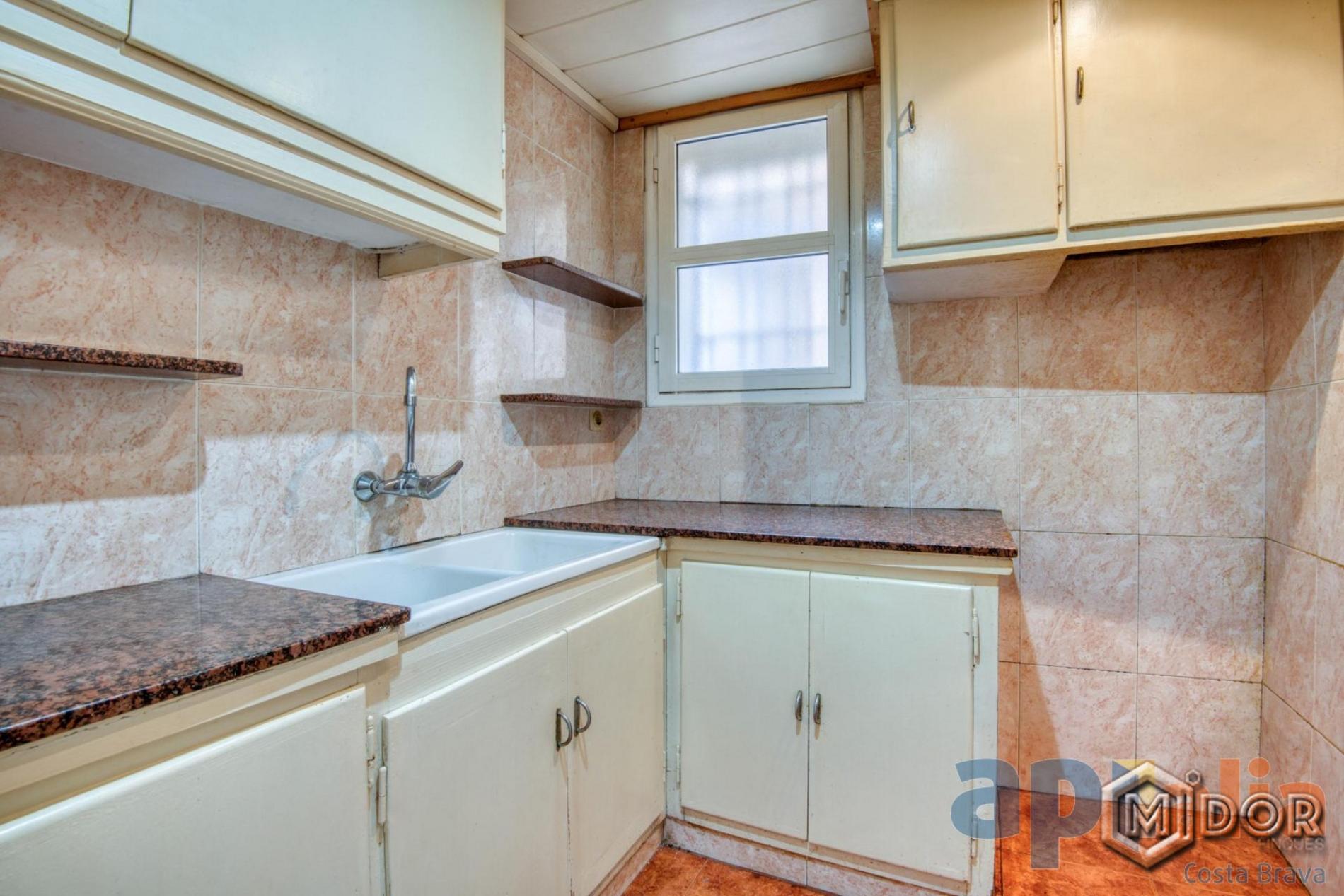 APARTAMENT PER REFORMAR A 170m DE LA PLATJA