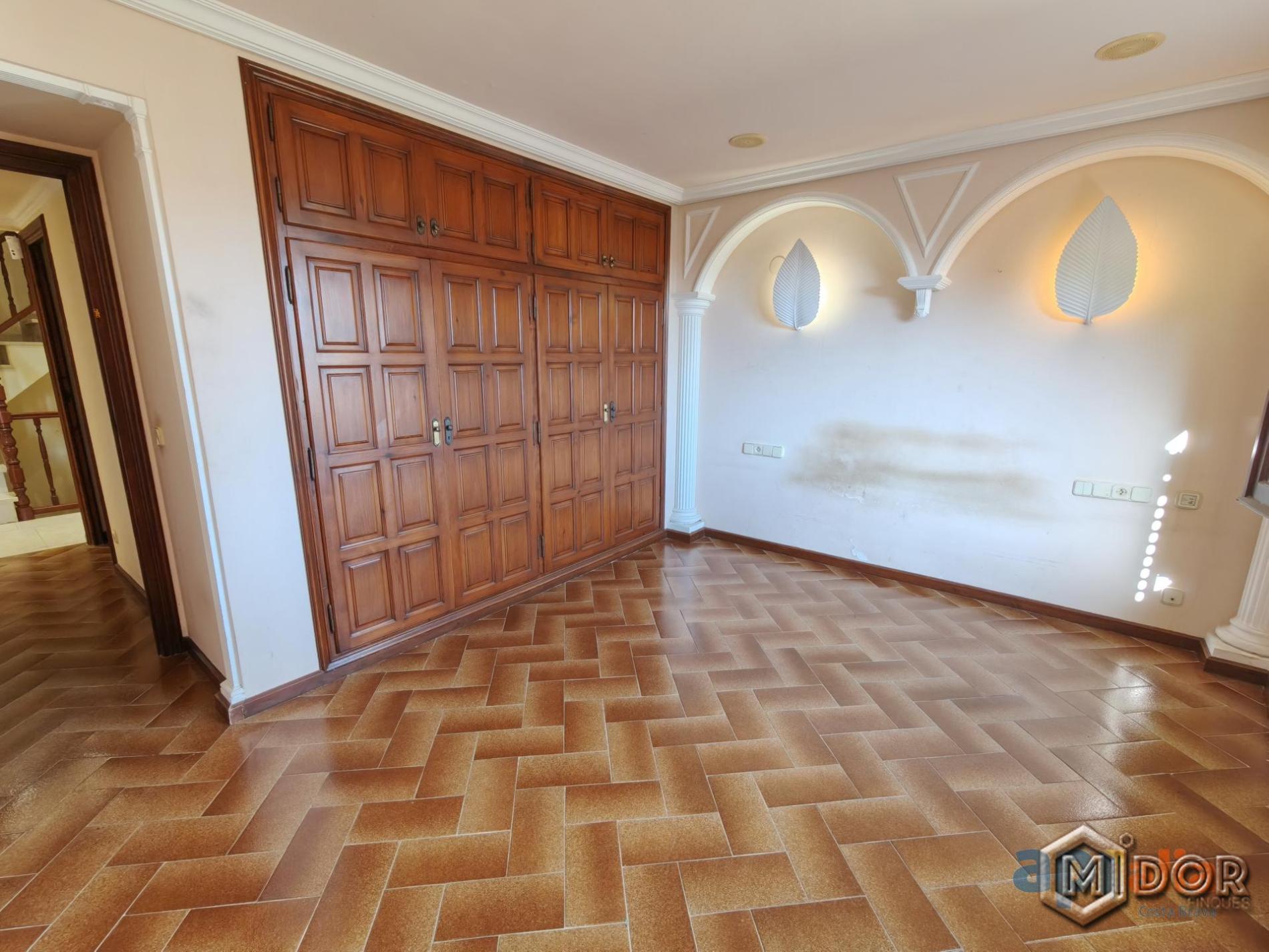 CASA A REFORMAR EN CALONGE