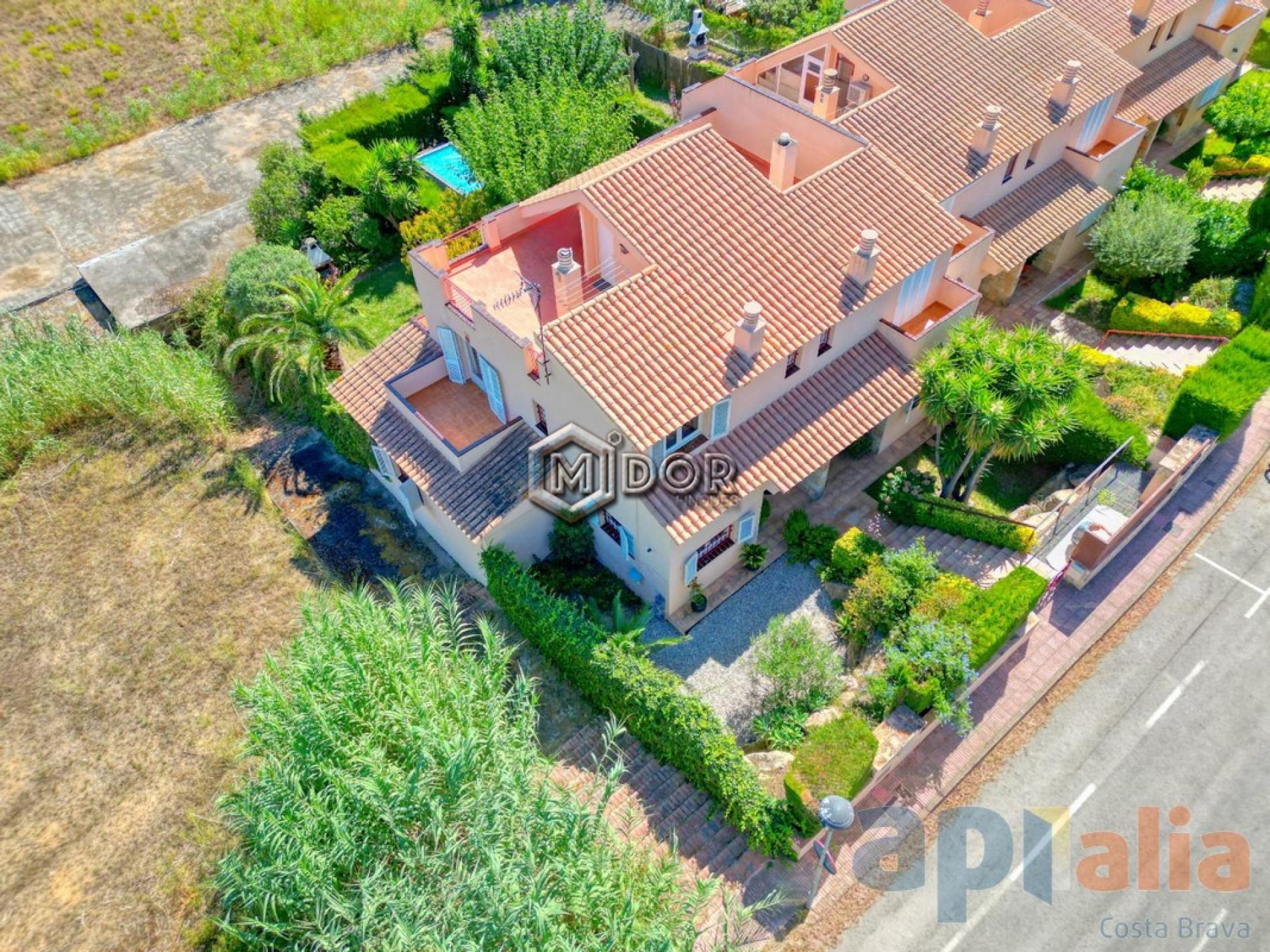TOWNHOUSE WITH PRIVATE GARDEN IN S’AGARÓ