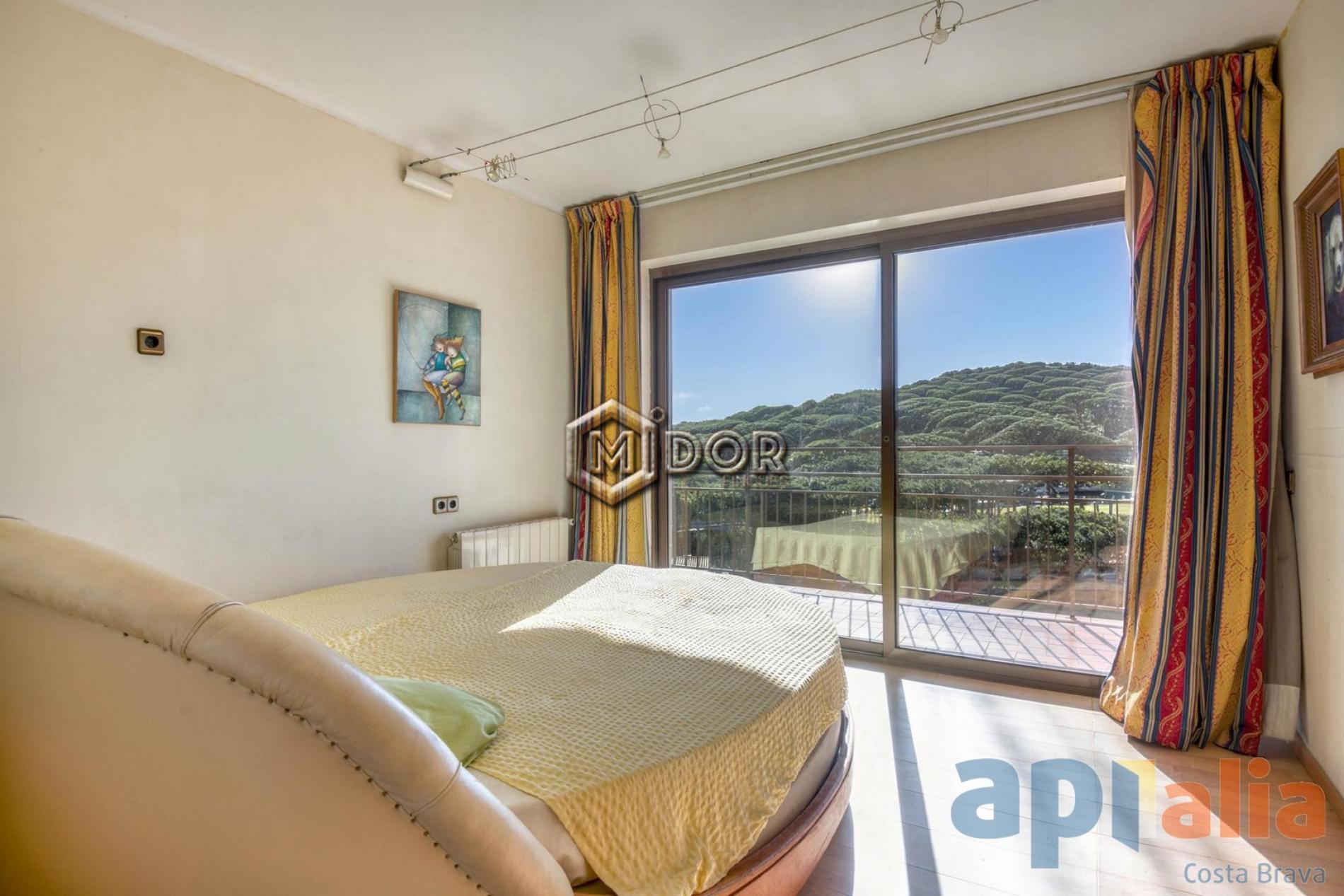APARTAMENTO CON TERRAZA Y VISTAS (ZONA PORT D'ARO - PLATJA D'ARO)