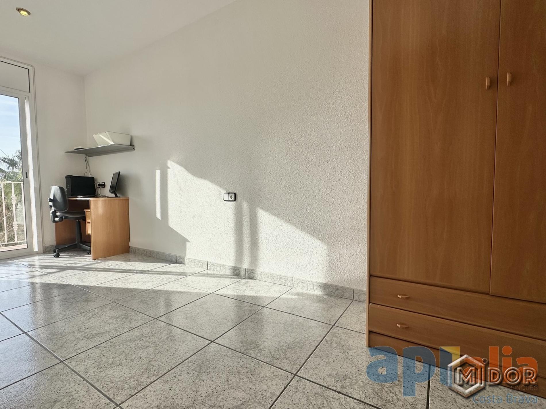 TOWNHOUSE IN THE HEART OF CASTELL-D'ARO
