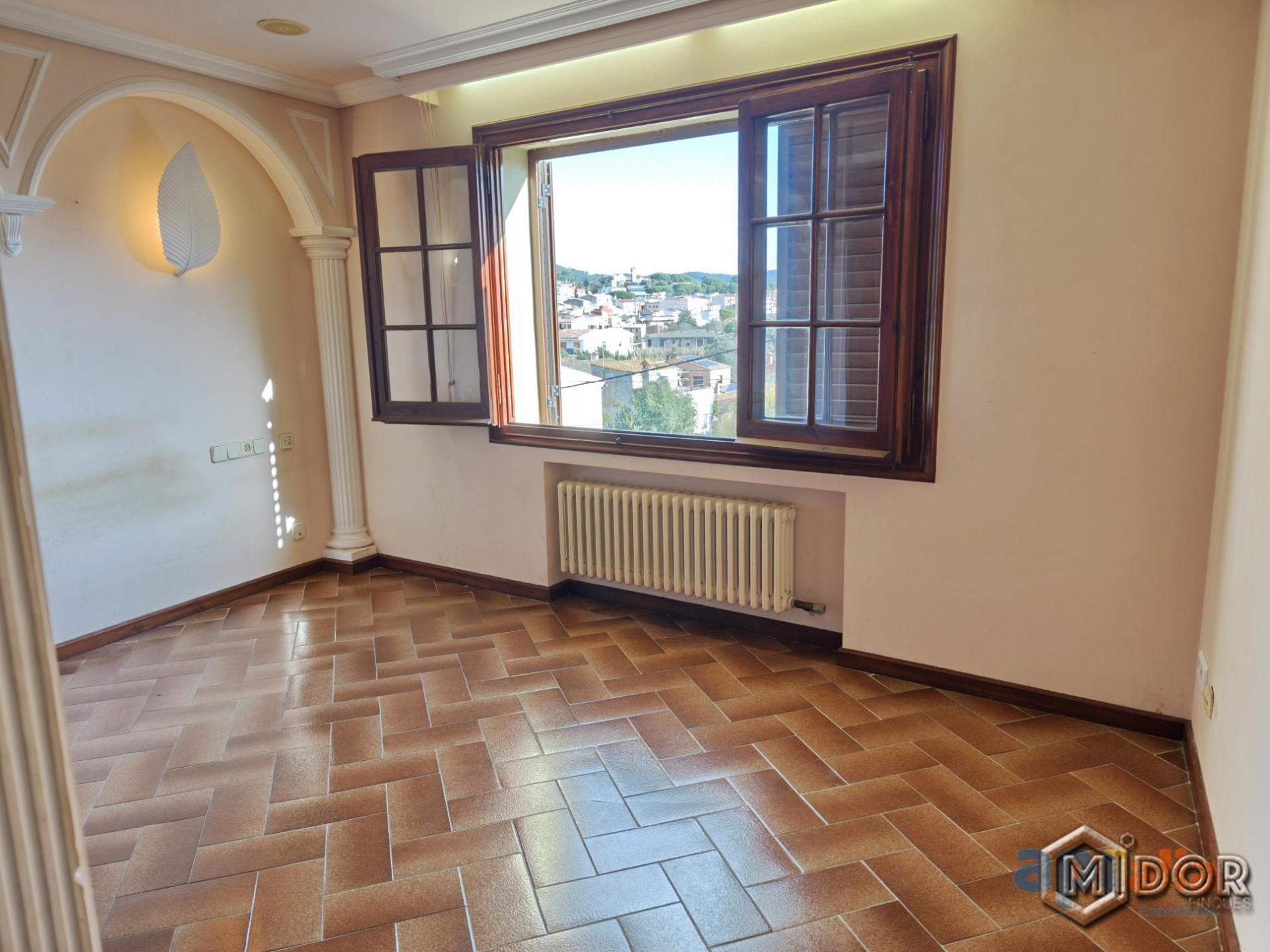 CASA A REFORMAR EN CALONGE