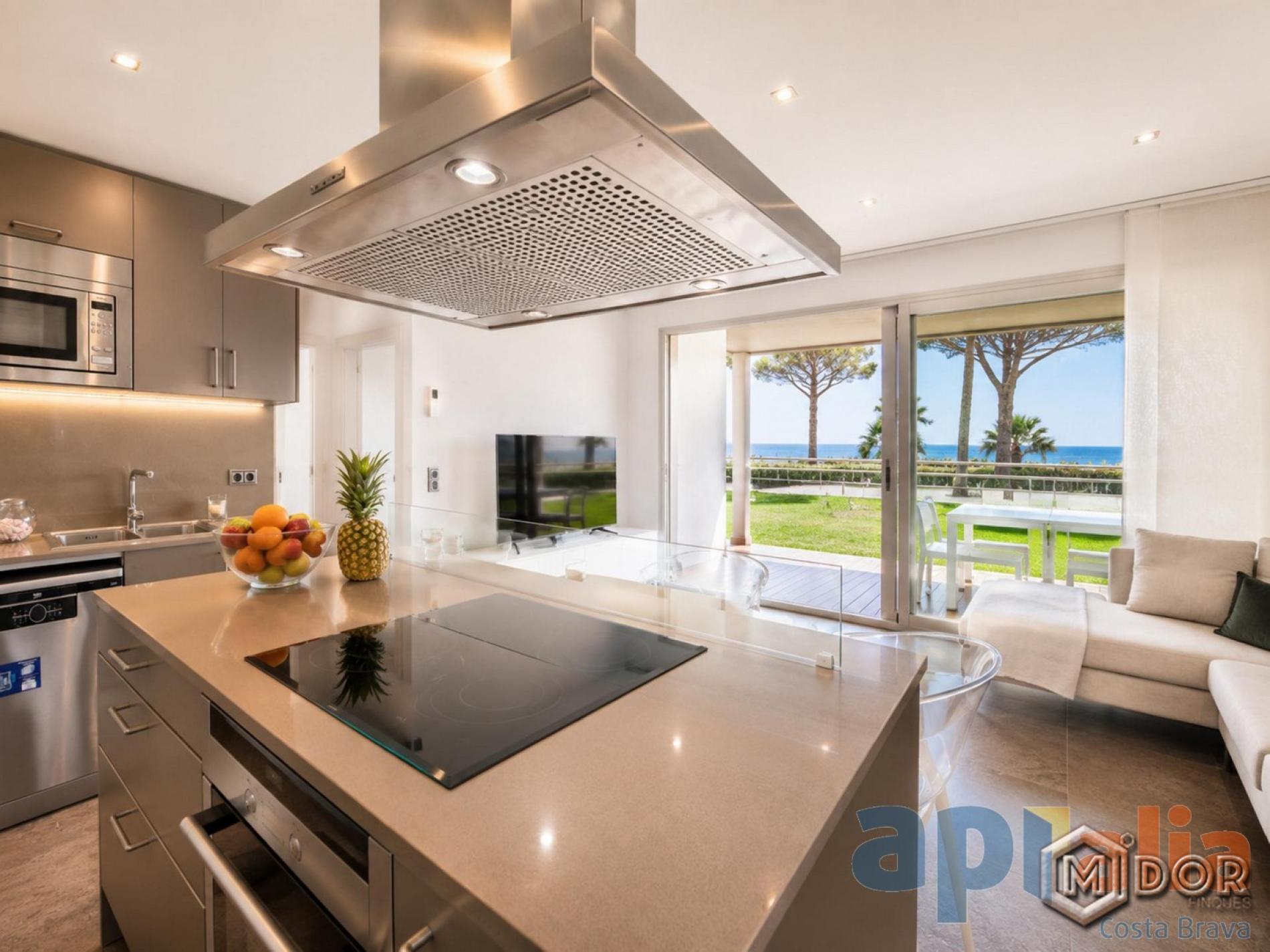 BEACHFRONT APARTMENT WITH TORURIST LICENSE