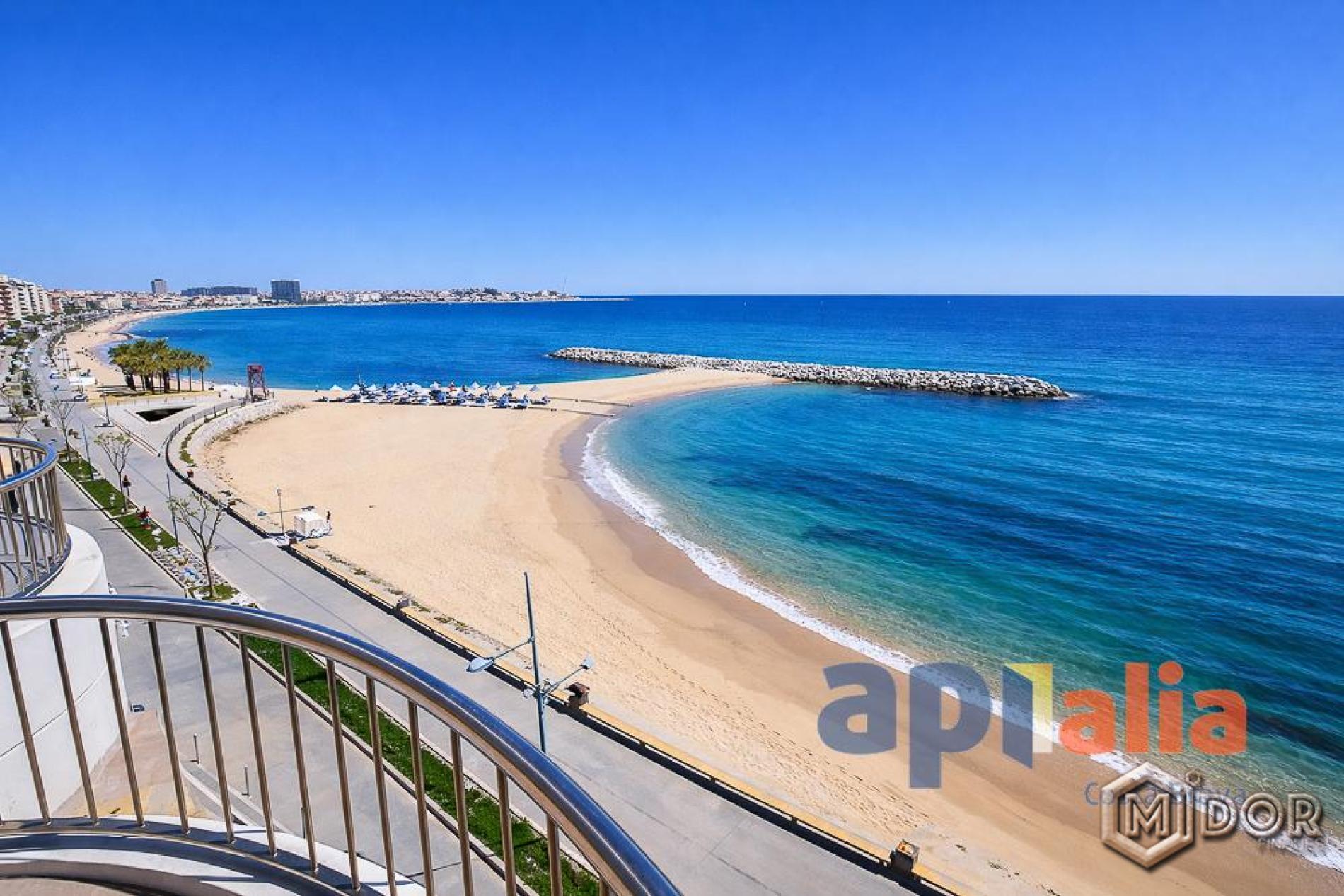 APARTAMENT A 1r LÍNIA DE MAR AMB TERRASSA