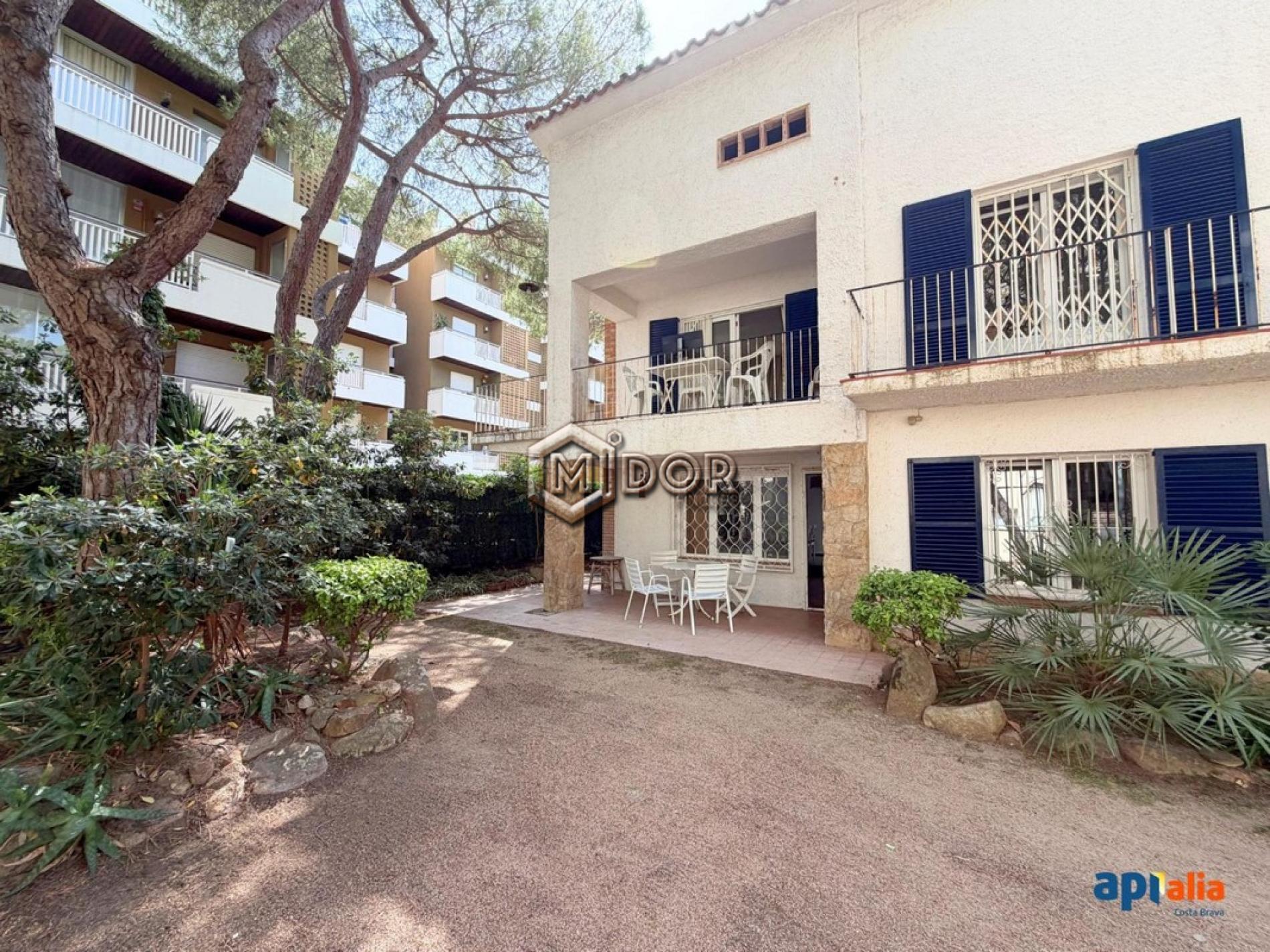 HOUSE WITH PRIVATE GARDEN AND 2 INDEPENDENT HOMES, SECOND LINE FROM THE SEA IN PLATJA D’ARO