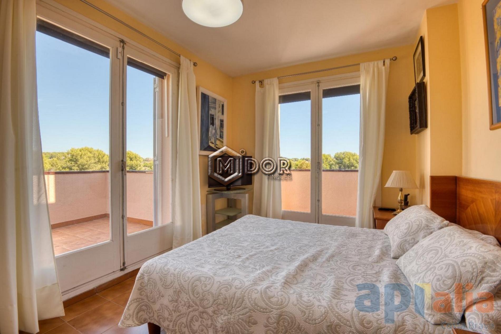 TOWNHOUSE WITH PRIVATE GARDEN IN S’AGARÓ