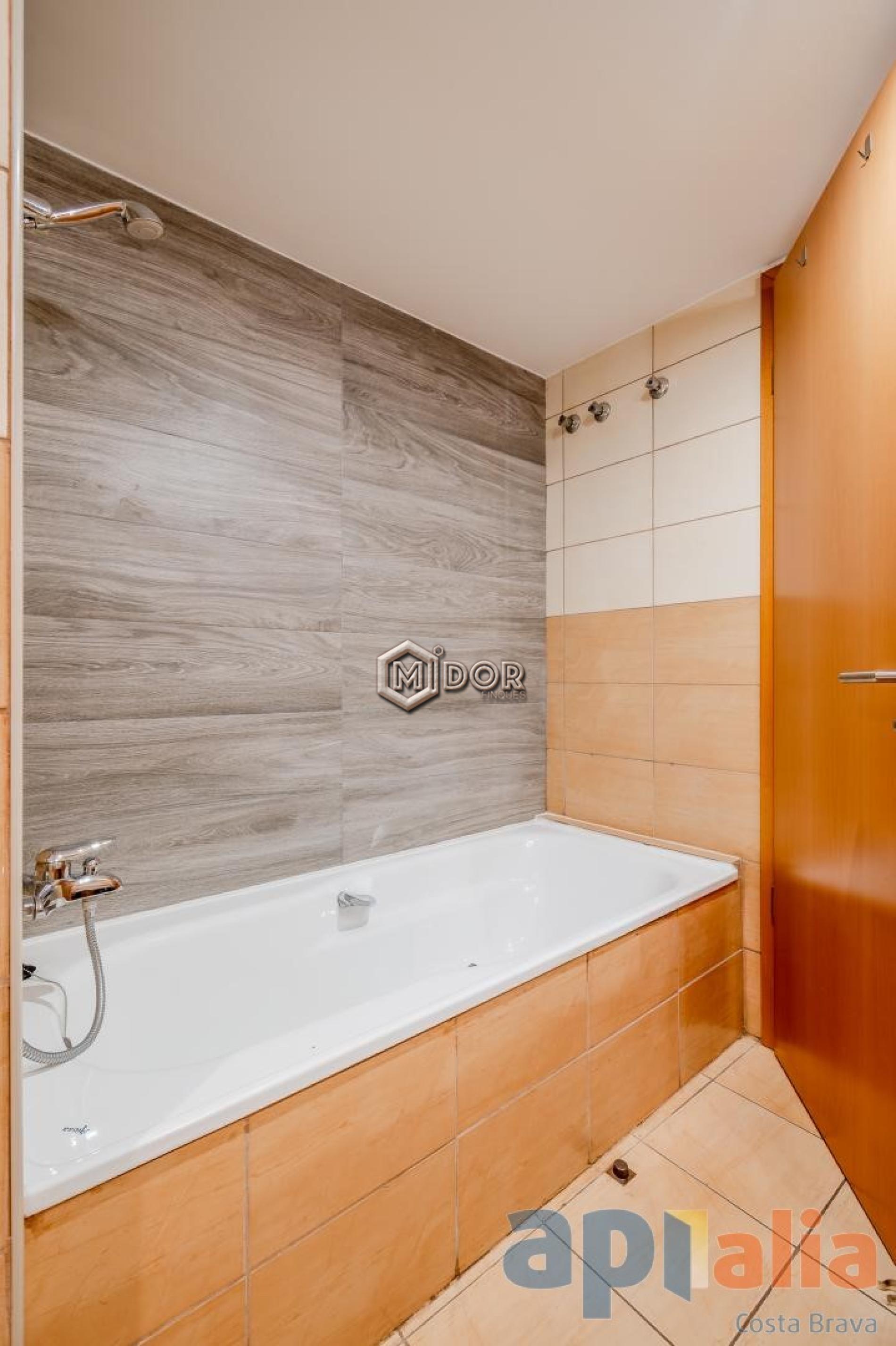 APARTMENT WITH TERRACE IN CASSA DE LA SELVA
