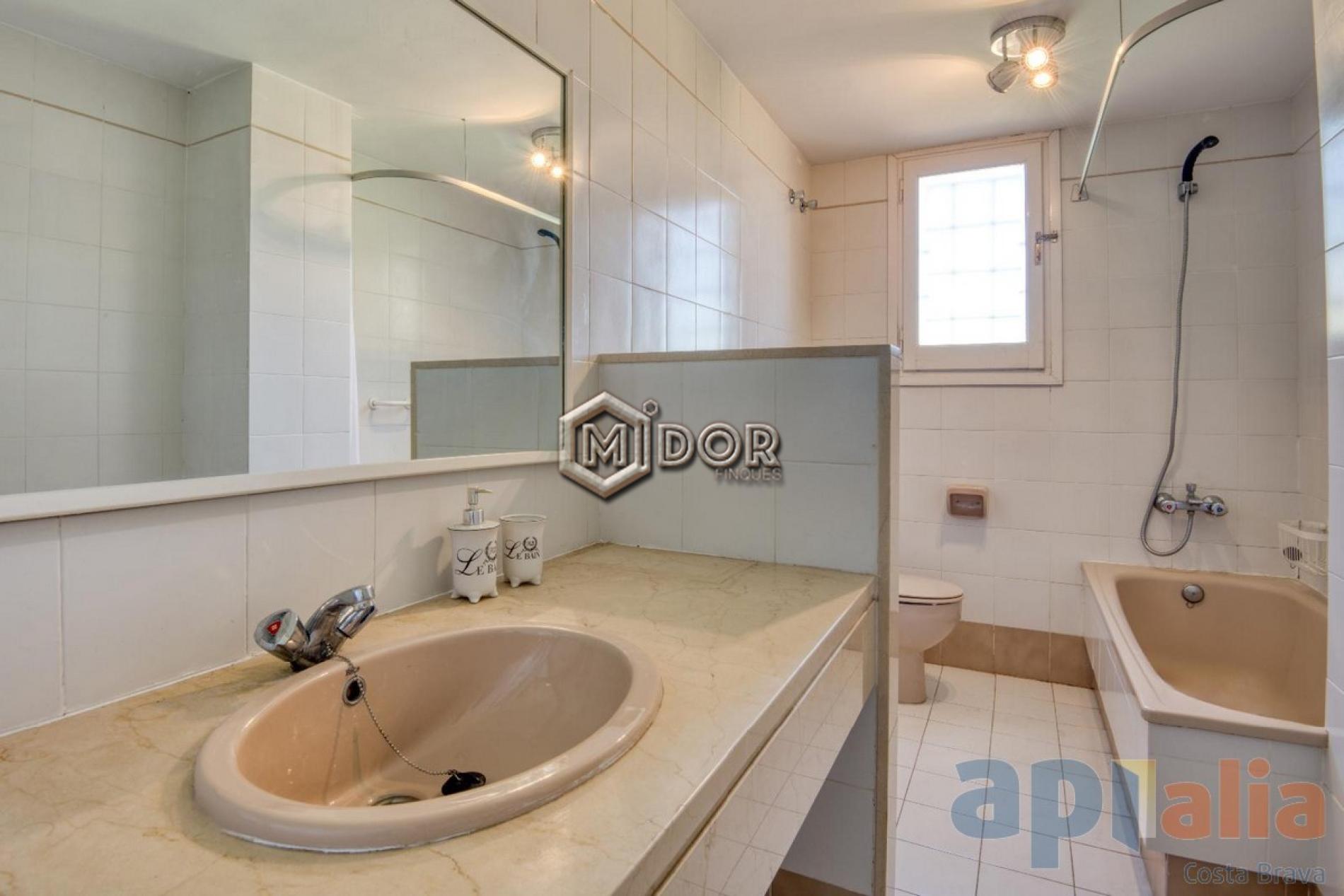 TOWNHOUSE WITH PRIVATE GARDEN IN S’AGARÓ