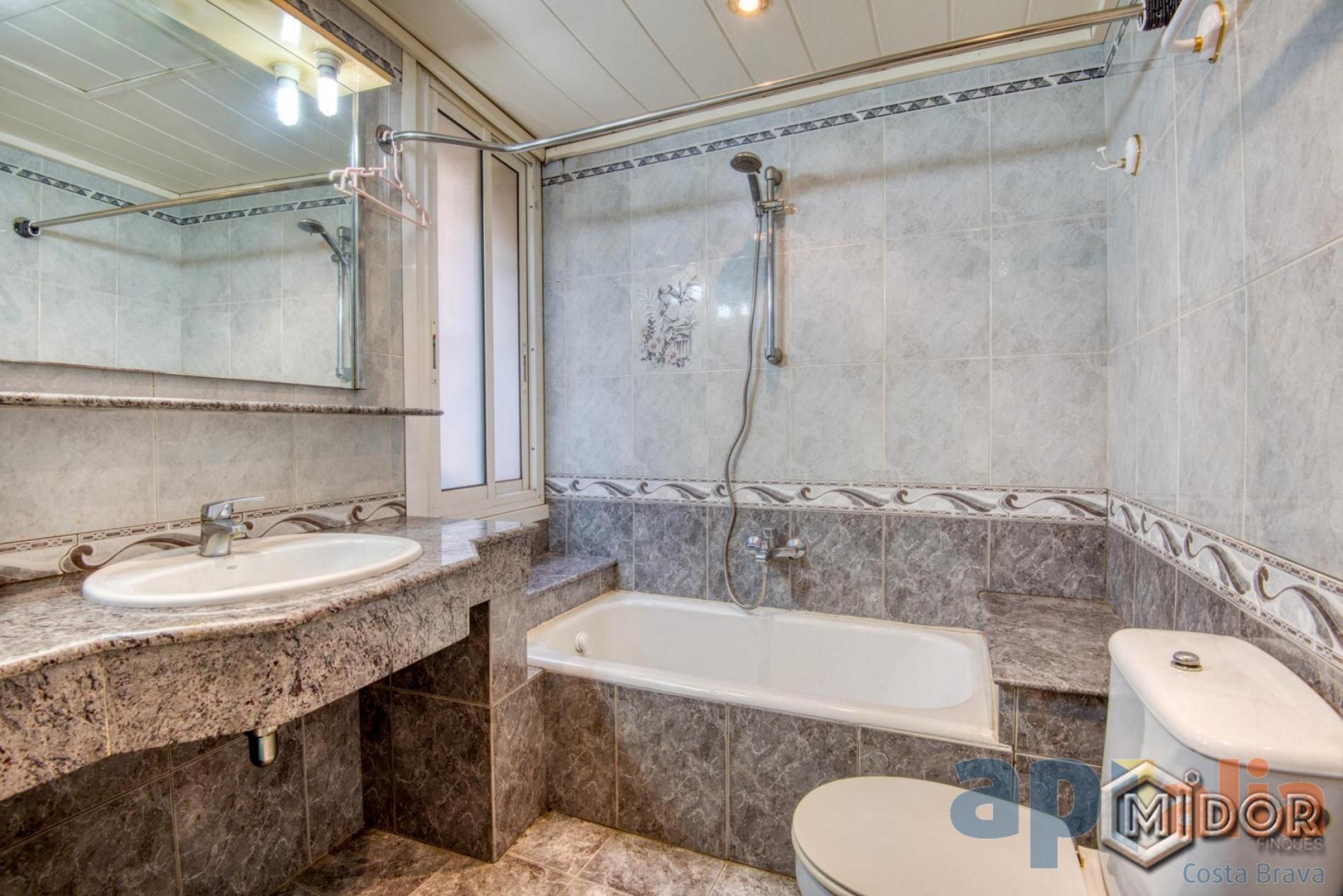 APARTAMENT PER REFORMAR A 170m DE LA PLATJA