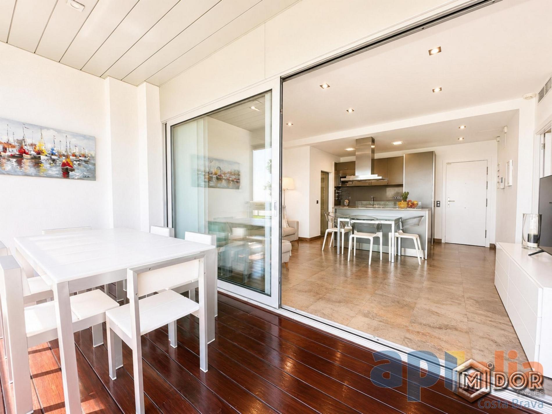 BEACHFRONT APARTMENT WITH TORURIST LICENSE