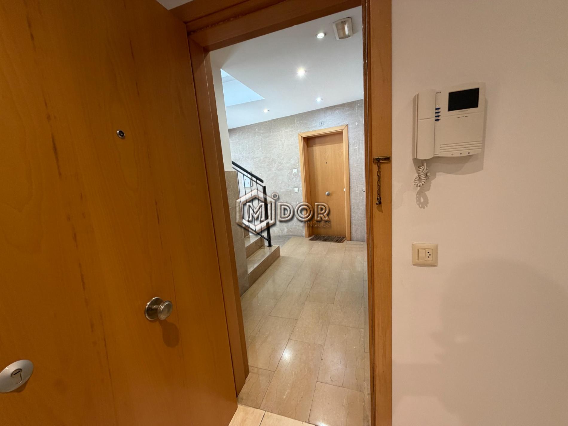PLANTA BAIXA AMB TERRASSA A TAN SOLS 650m DE LA PLATJA
