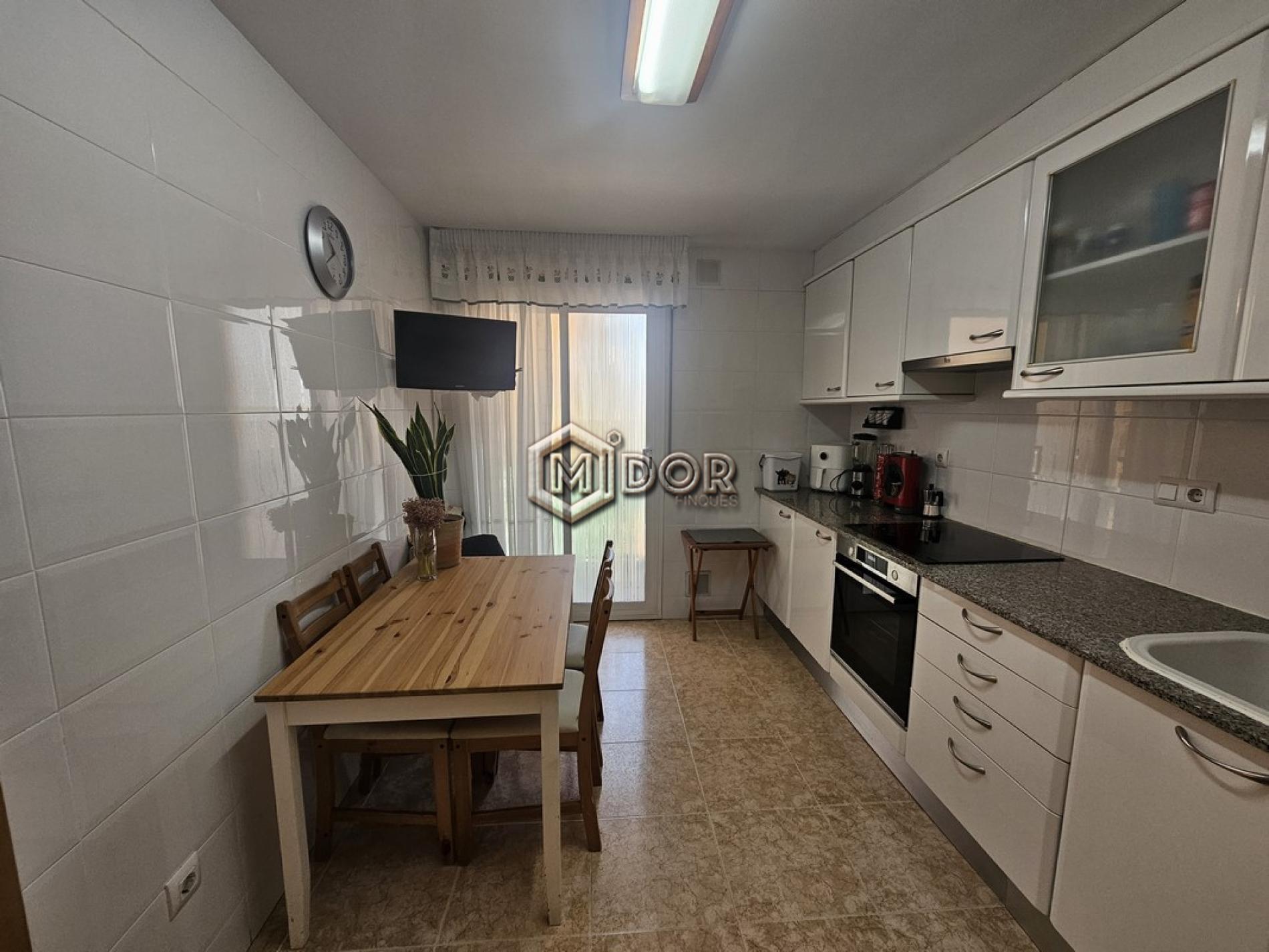 AMPLI I LLUMINÓS APARTAMENT A SANT FELIU DE GUÍXOLS (ZONA ESCLAT)