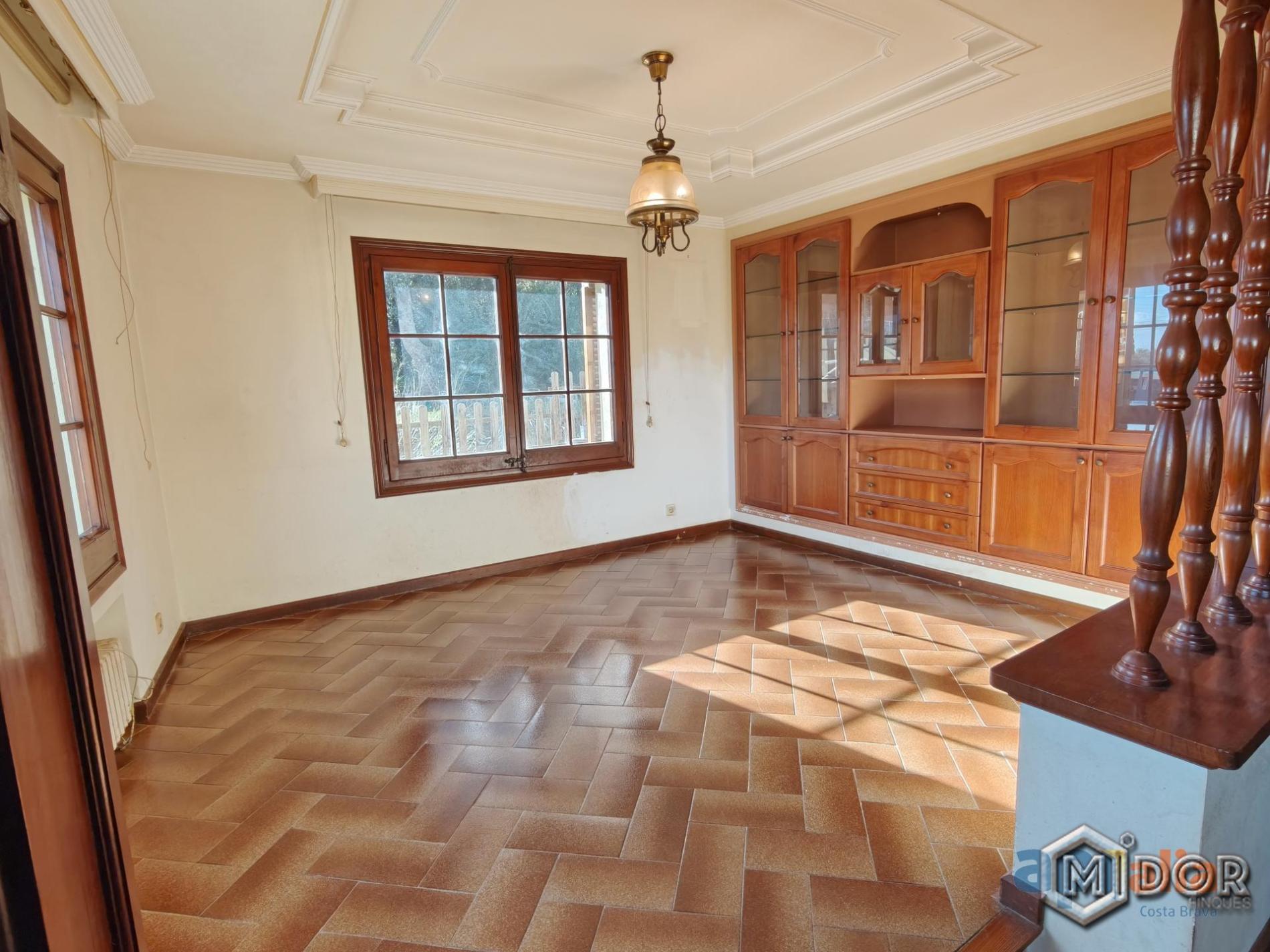 CASA A REFORMAR EN CALONGE