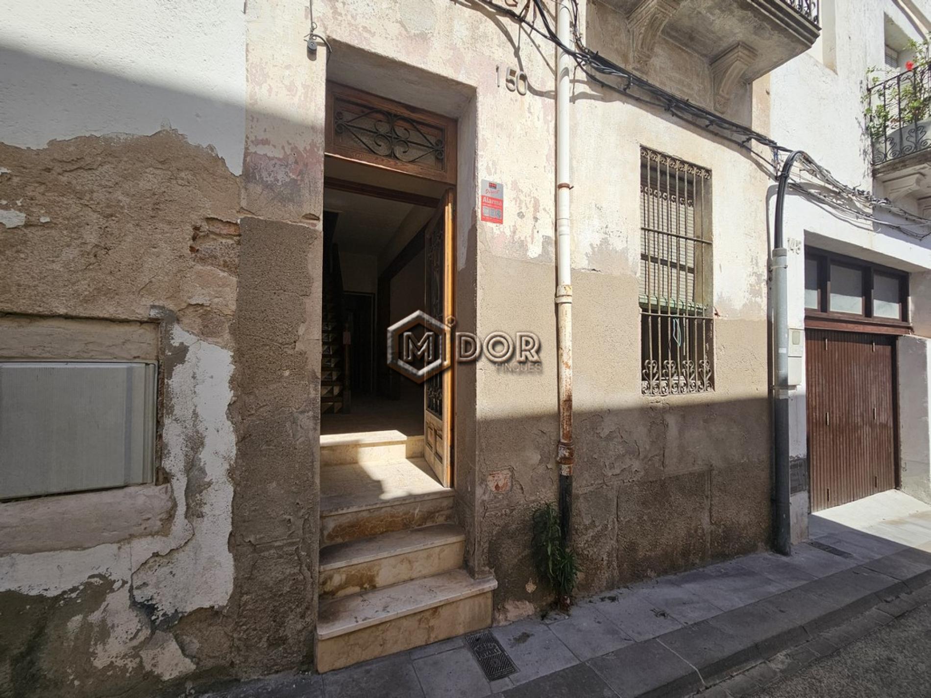 CASA DE POBLE A REFORMAR A TAN SOLS 600m DE LA PLATJA