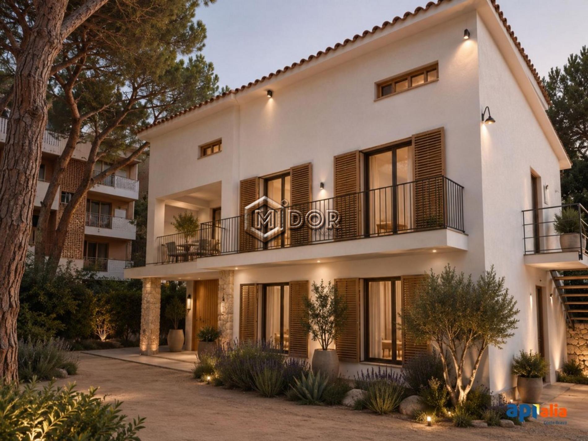 HOUSE WITH PRIVATE GARDEN AND 2 INDEPENDENT HOMES, SECOND LINE FROM THE SEA IN PLATJA D’ARO