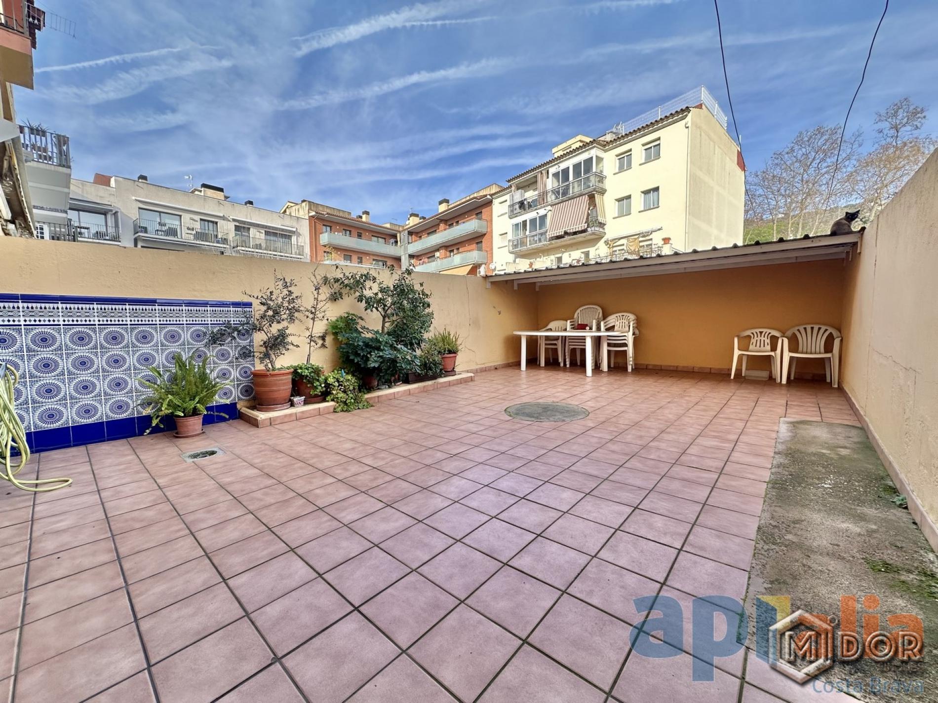TOWNHOUSE IN THE HEART OF CASTELL-D'ARO
