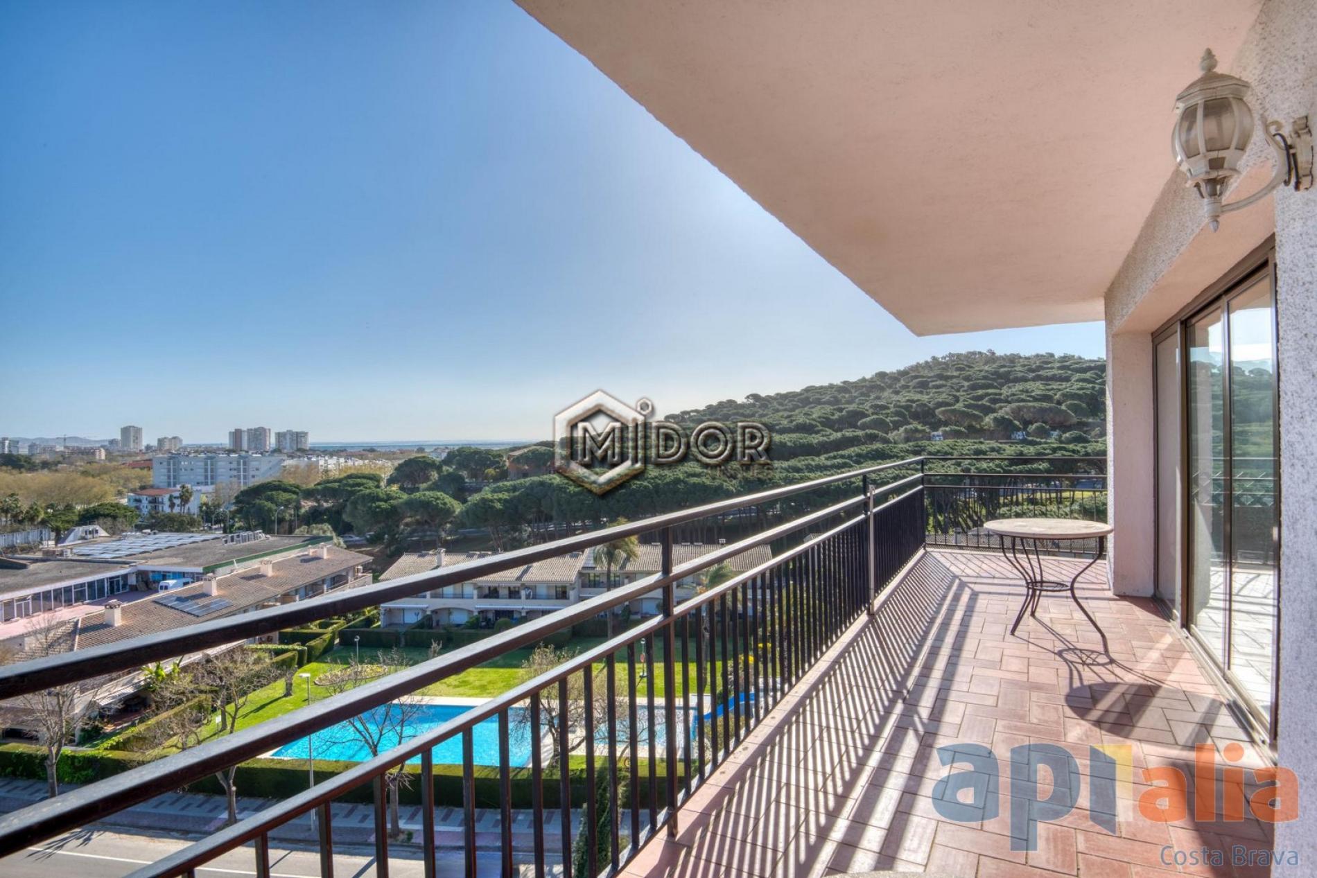 APARTAMENTO CON TERRAZA Y VISTAS (ZONA PORT D'ARO - PLATJA D'ARO)