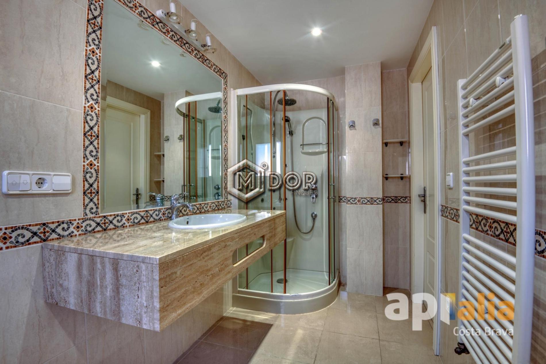HOUSE WITH POOL IN CALONGE