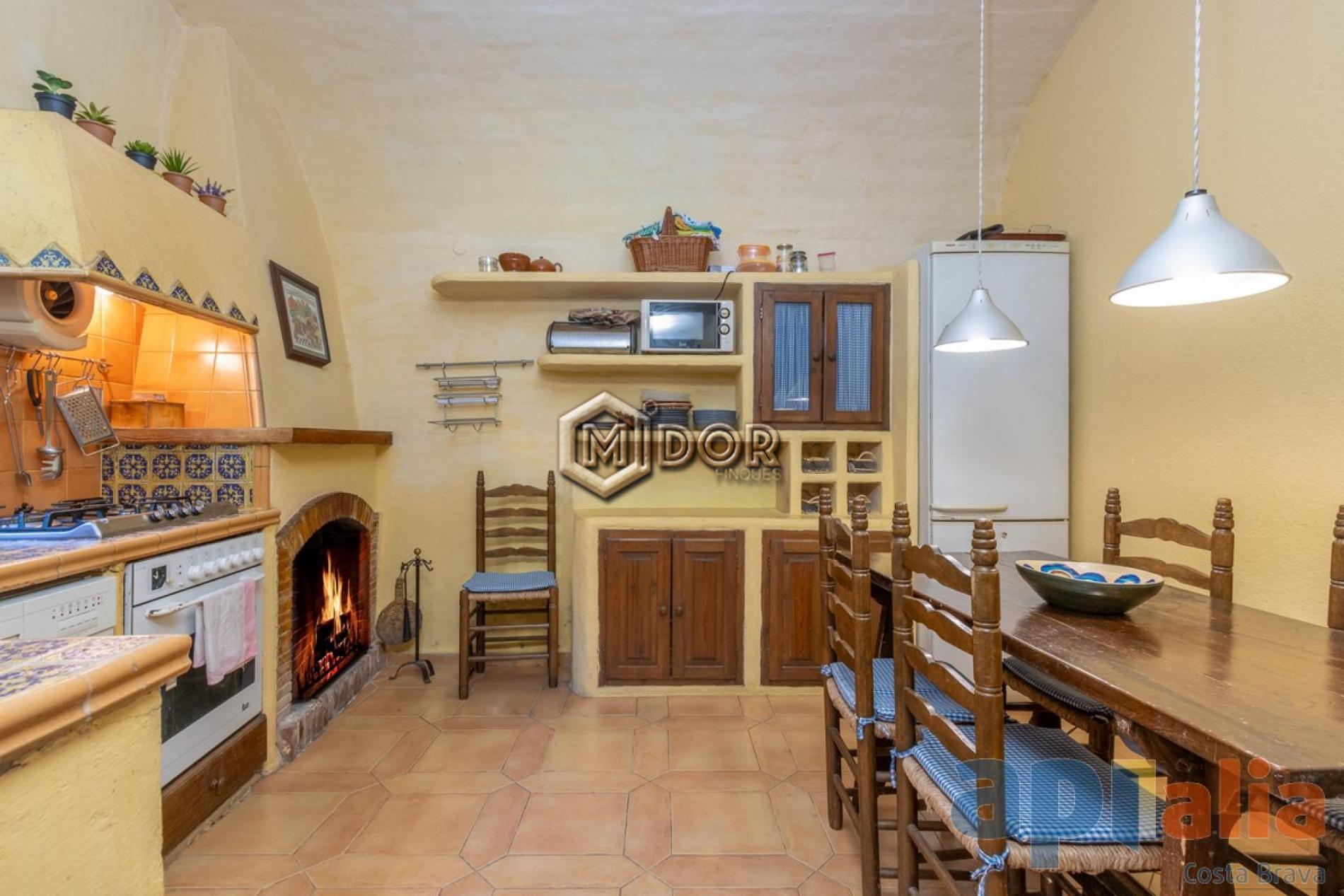 HISTORIC HOUSE IN THE HEART OF BEGUR
