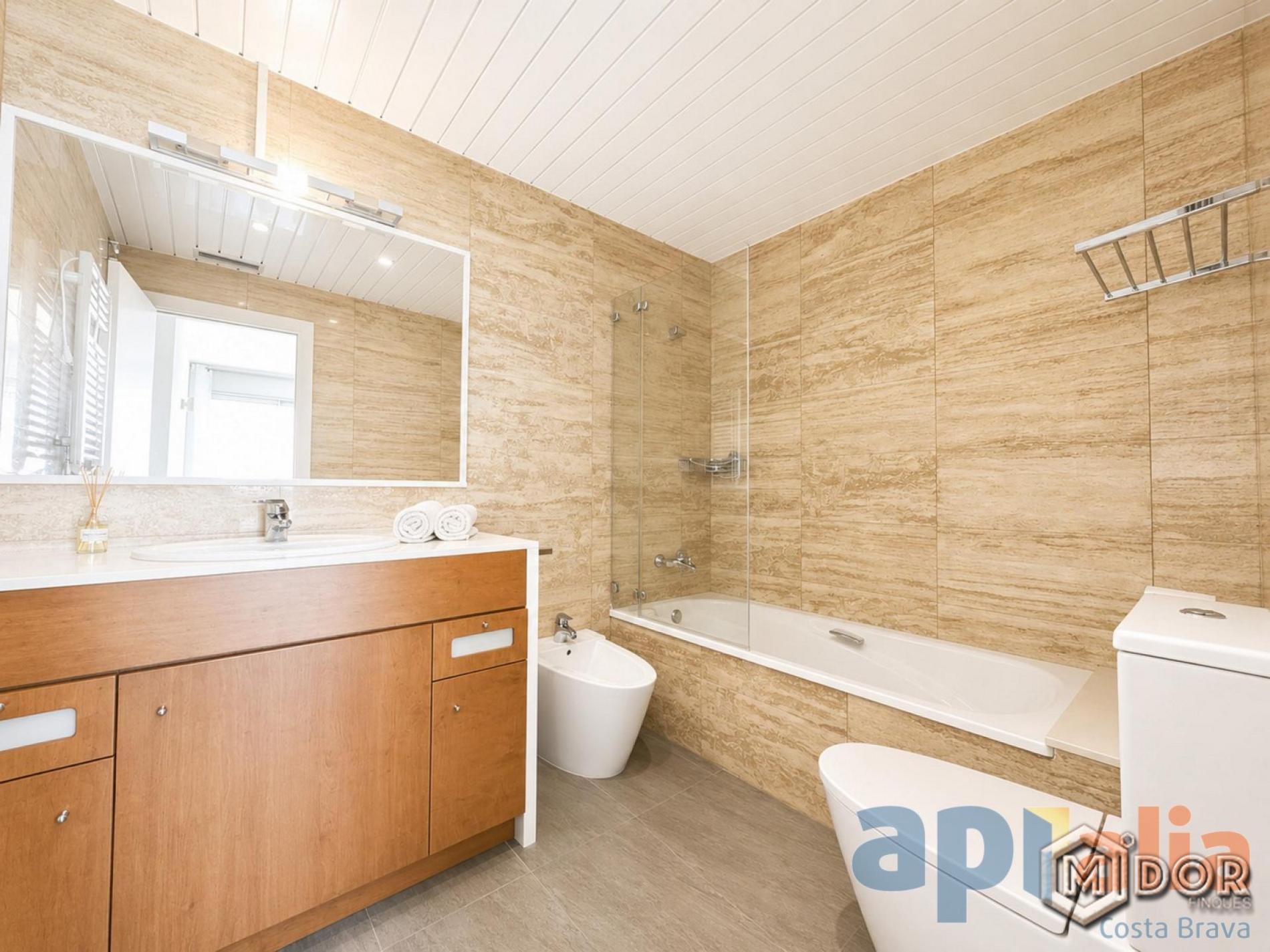BEACHFRONT APARTMENT WITH TORURIST LICENSE