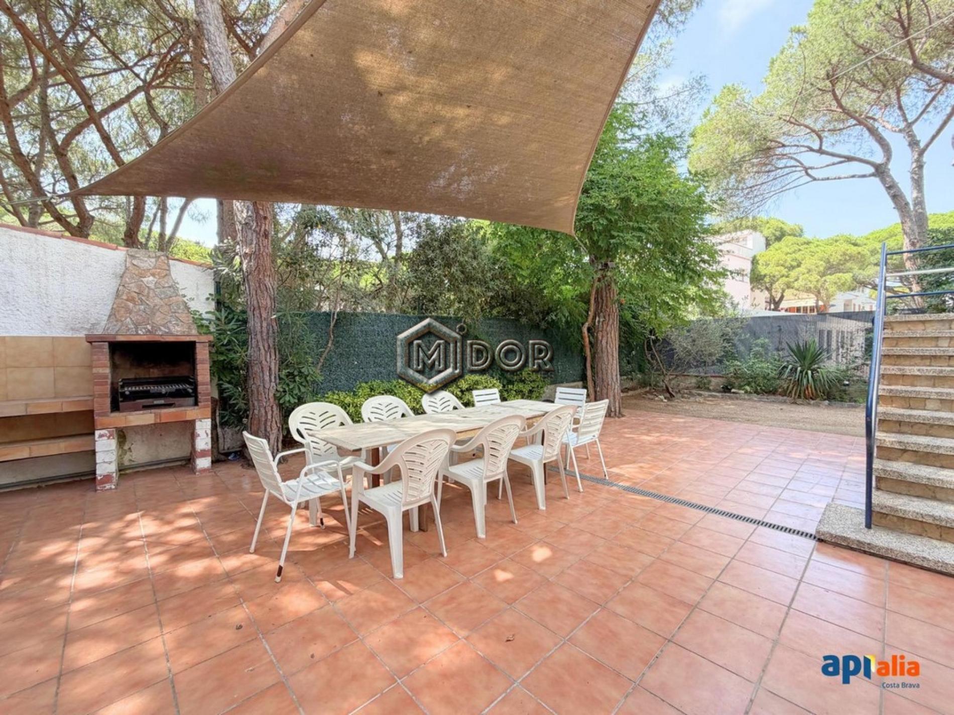 HOUSE WITH PRIVATE GARDEN AND 2 INDEPENDENT HOMES, SECOND LINE FROM THE SEA IN PLATJA D’ARO