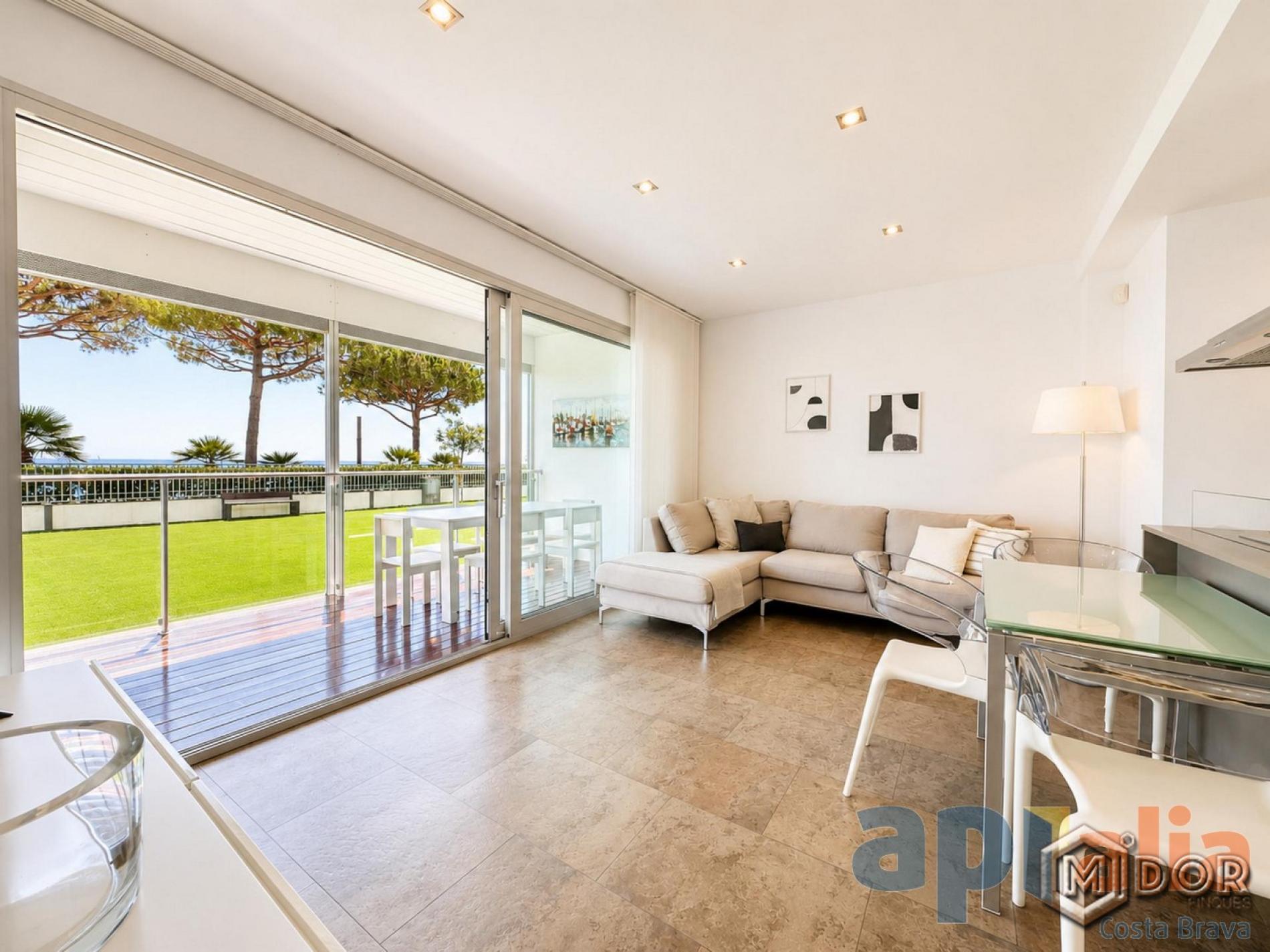 BEACHFRONT APARTMENT WITH TORURIST LICENSE