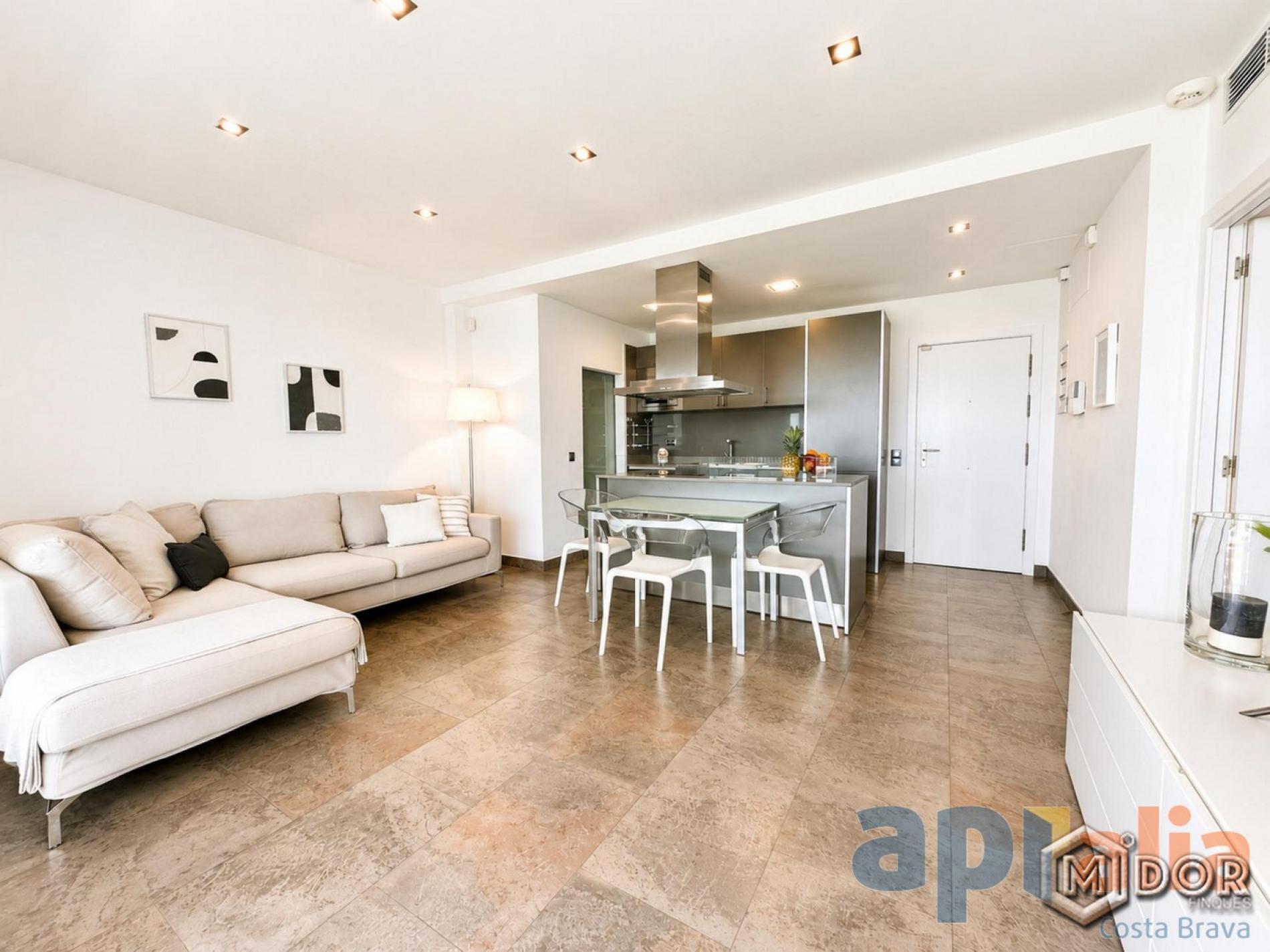 BEACHFRONT APARTMENT WITH TORURIST LICENSE