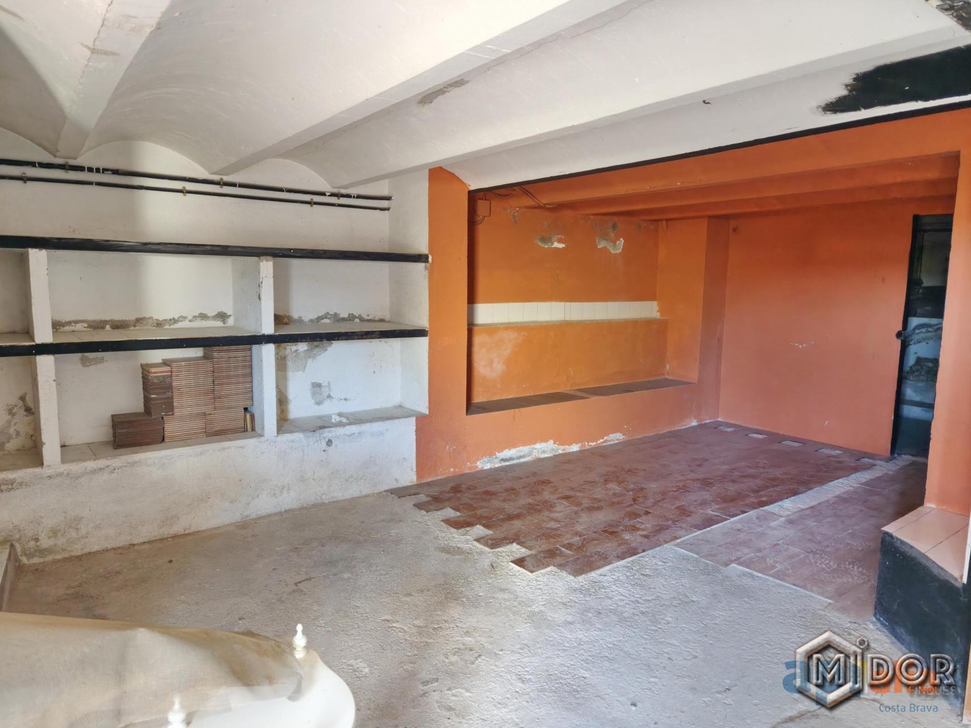 CASA A REFORMAR EN CALONGE