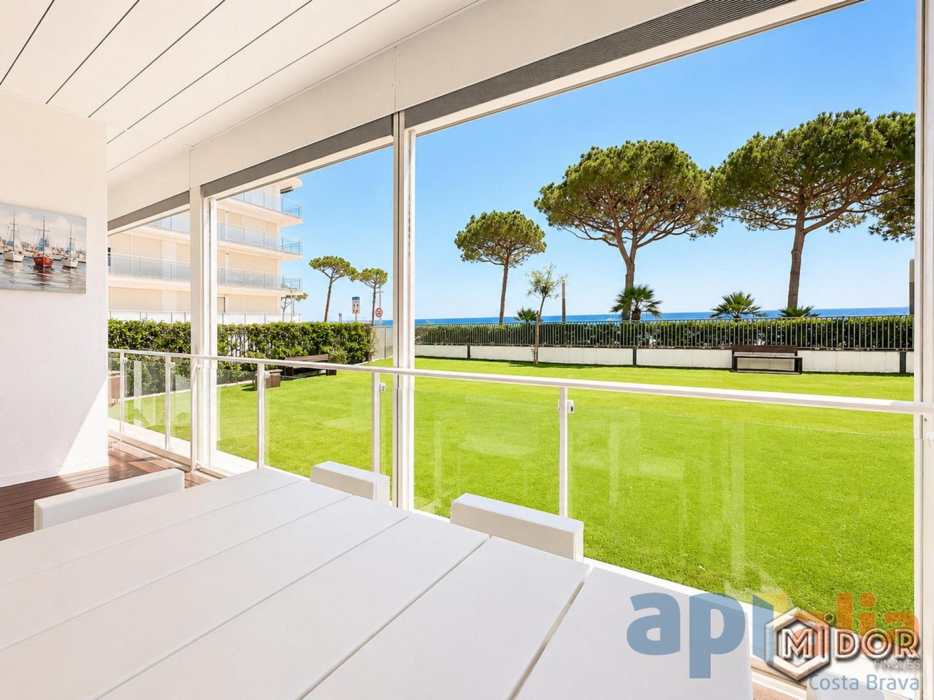 BEACHFRONT APARTMENT WITH TORURIST LICENSE