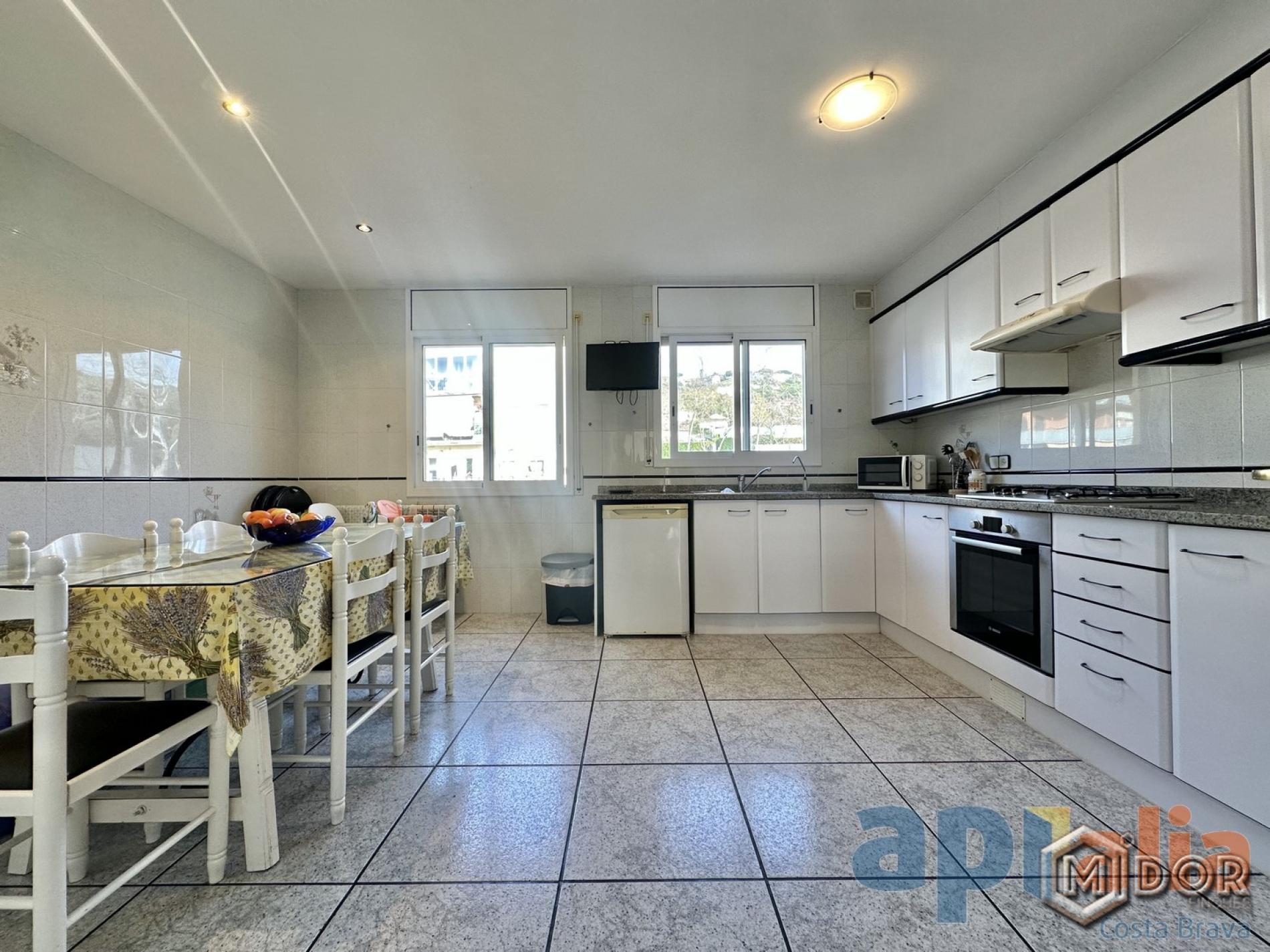 TOWNHOUSE IN THE HEART OF CASTELL-D'ARO