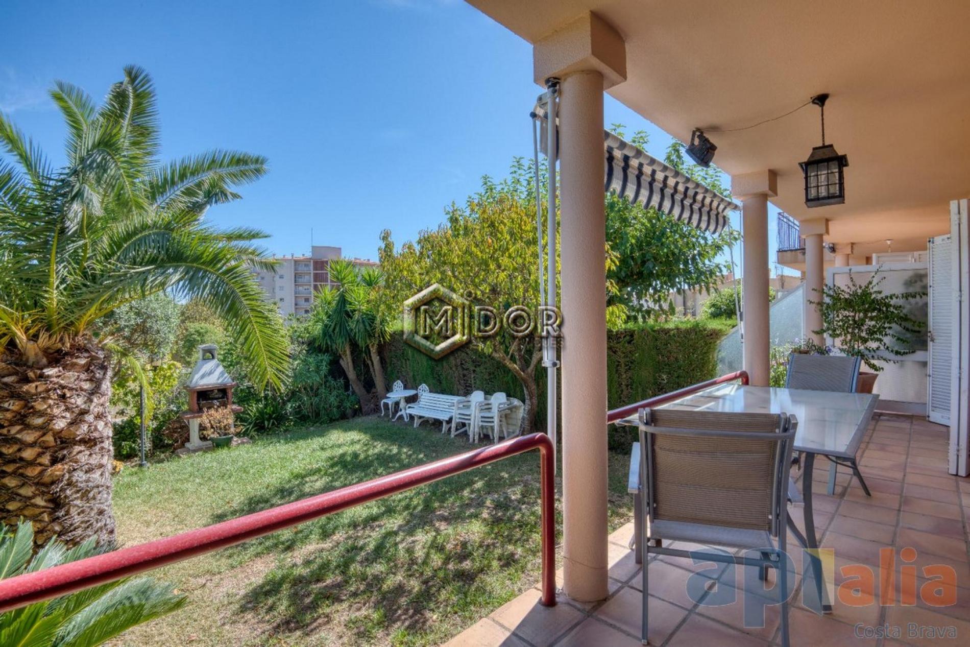 TOWNHOUSE WITH PRIVATE GARDEN IN S’AGARÓ