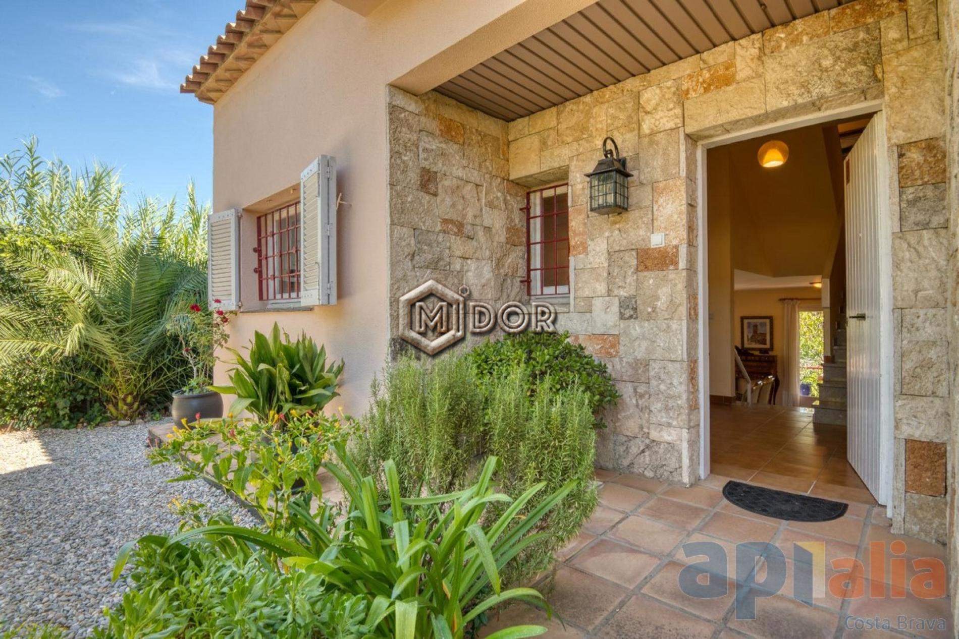 TOWNHOUSE WITH PRIVATE GARDEN IN S’AGARÓ