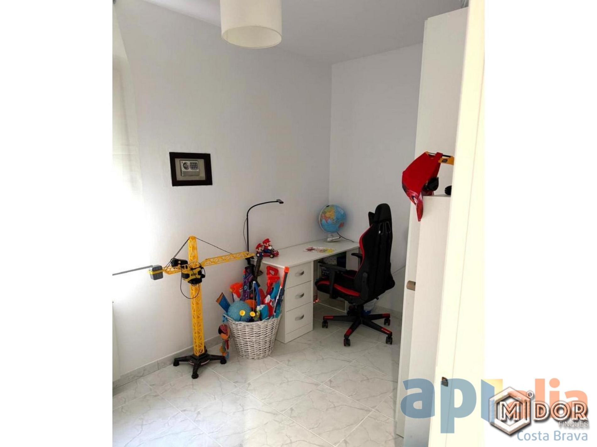 APARTAMENT A ZONA TEUA -ESTACIÓ