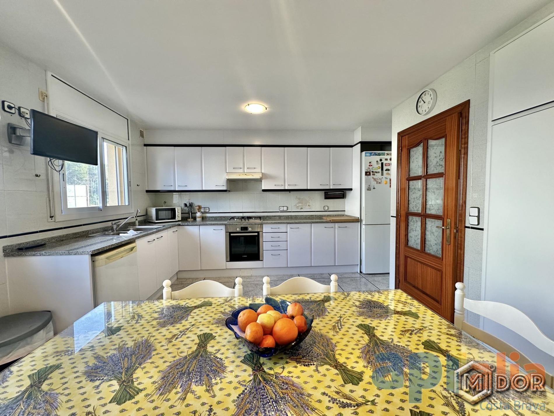 TOWNHOUSE IN THE HEART OF CASTELL-D'ARO
