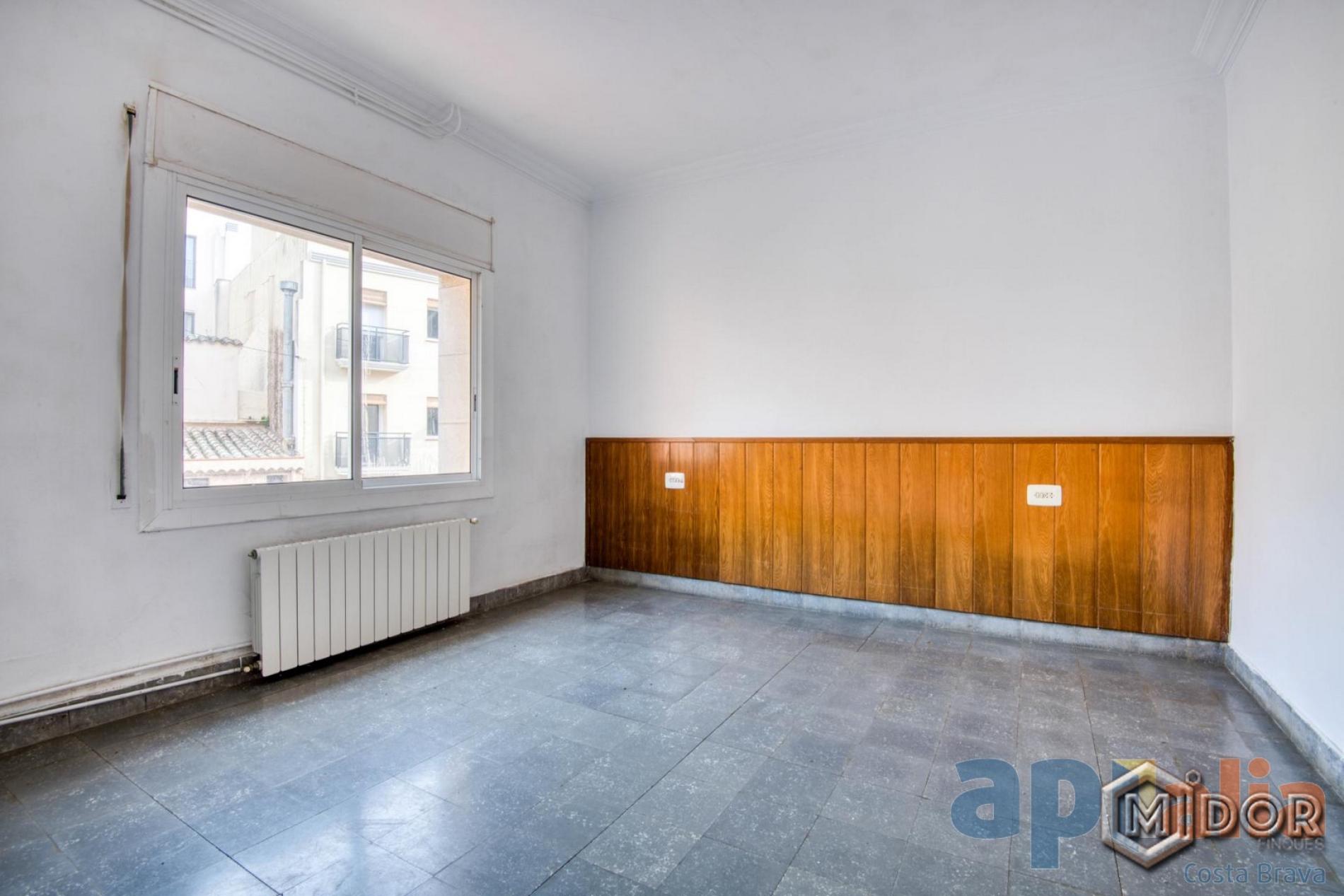 APARTAMENT PER REFORMAR A 170m DE LA PLATJA