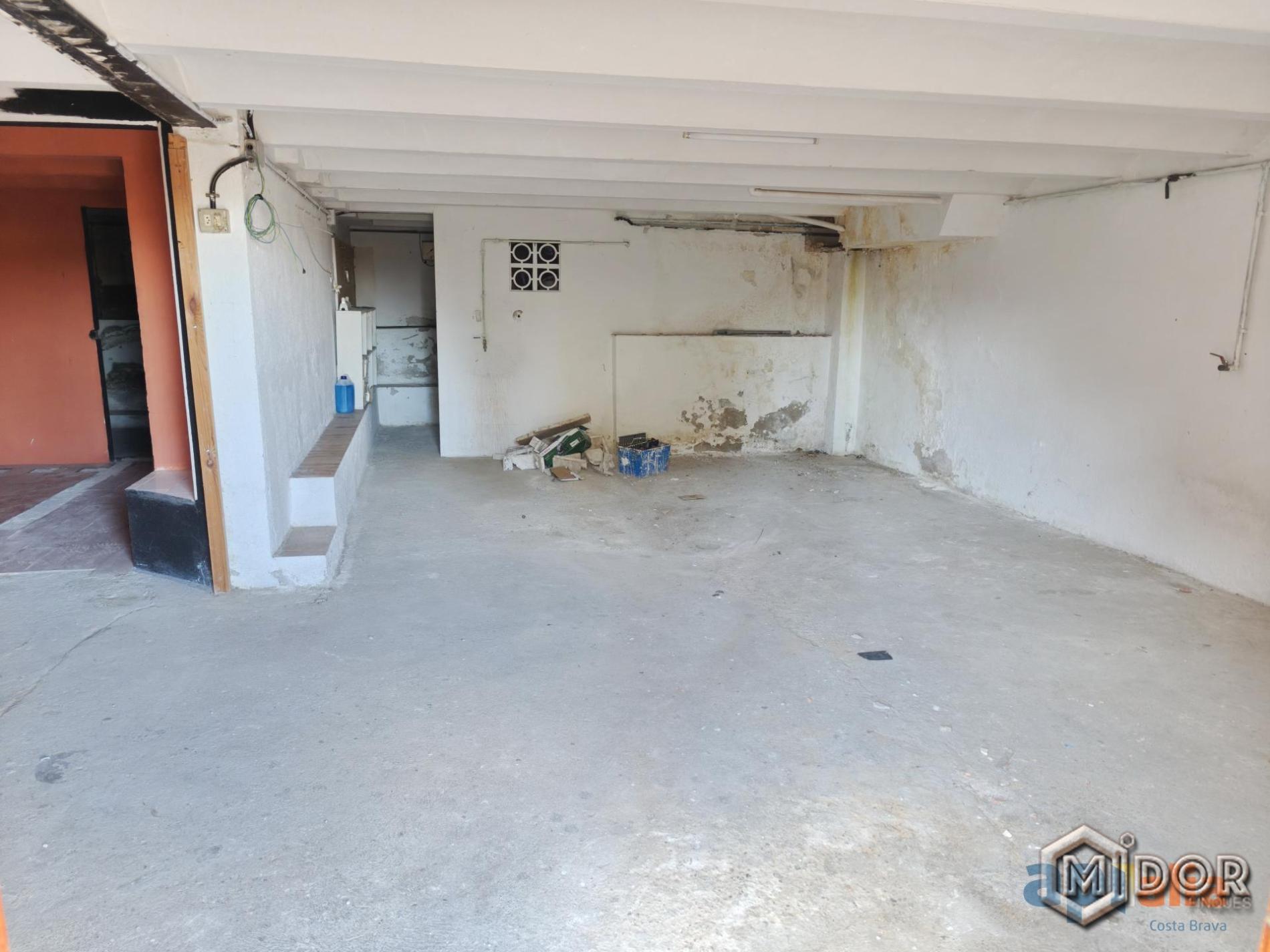 CASA A REFORMAR EN CALONGE