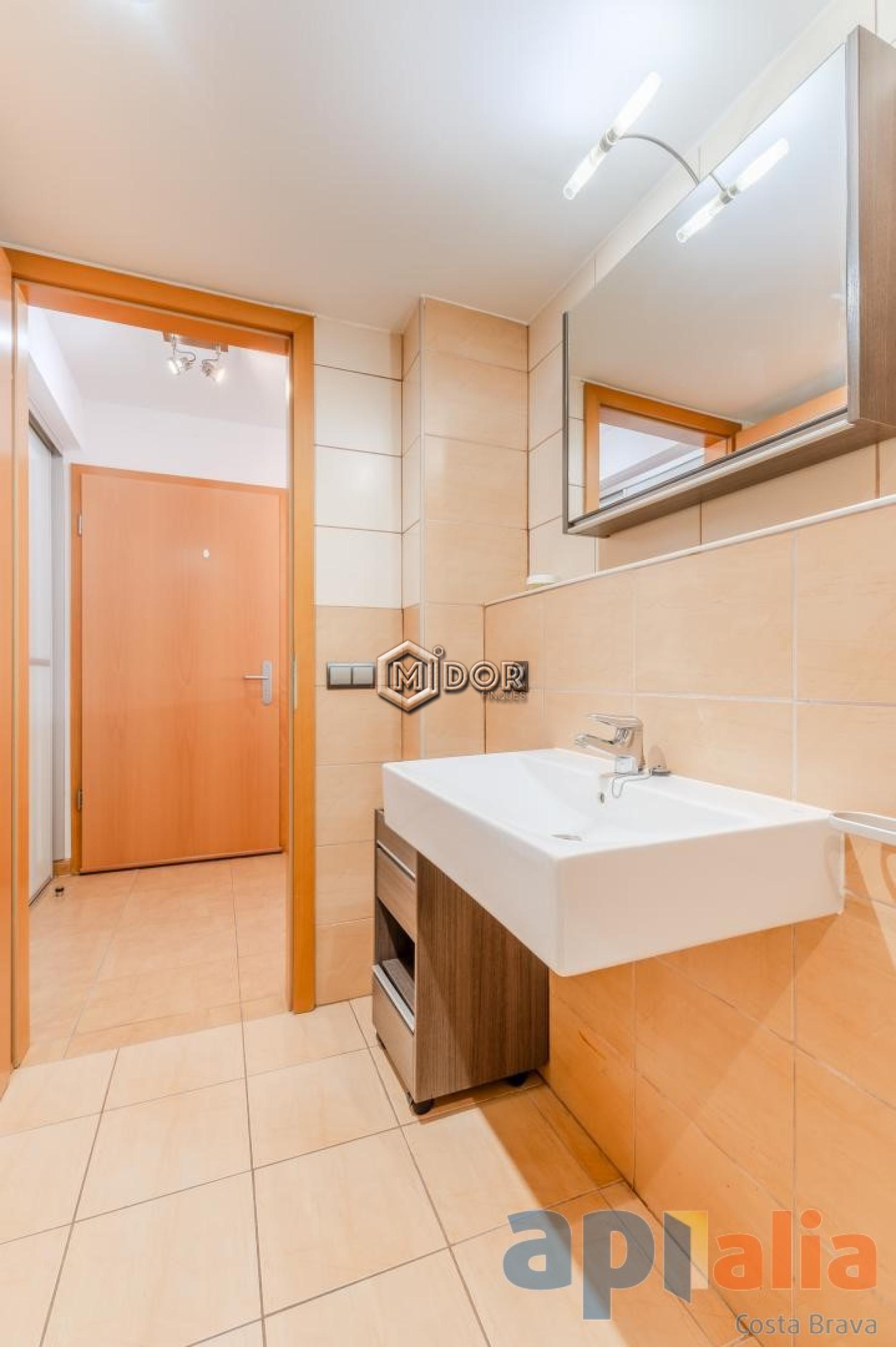 APARTMENT WITH TERRACE IN CASSA DE LA SELVA
