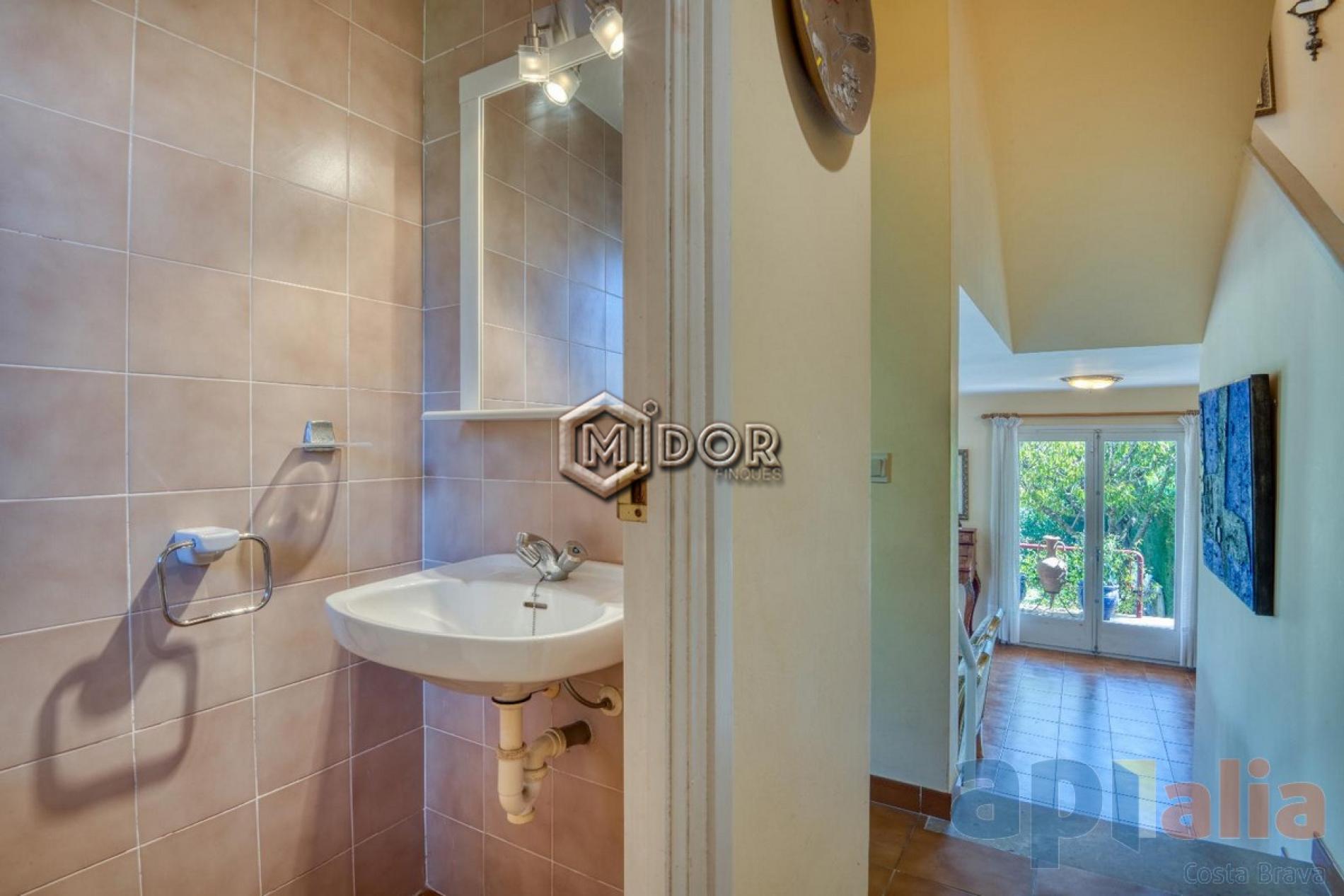 TOWNHOUSE WITH PRIVATE GARDEN IN S’AGARÓ