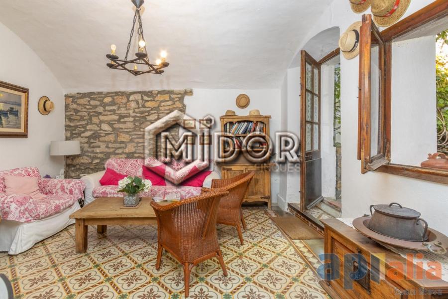 HISTORIC HOUSE IN THE HEART OF BEGUR