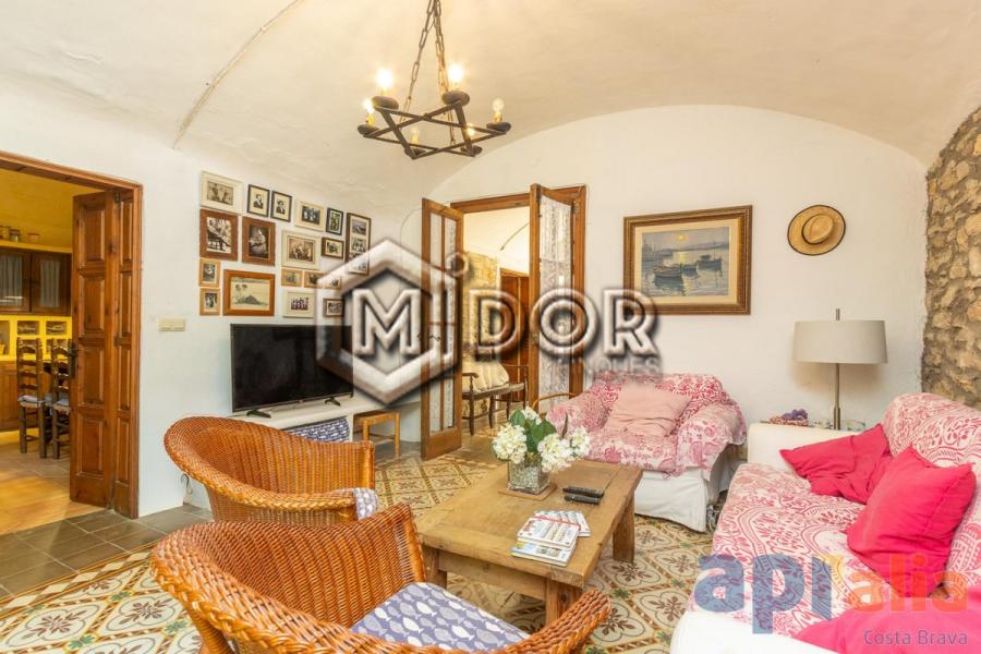 HISTORIC HOUSE IN THE HEART OF BEGUR