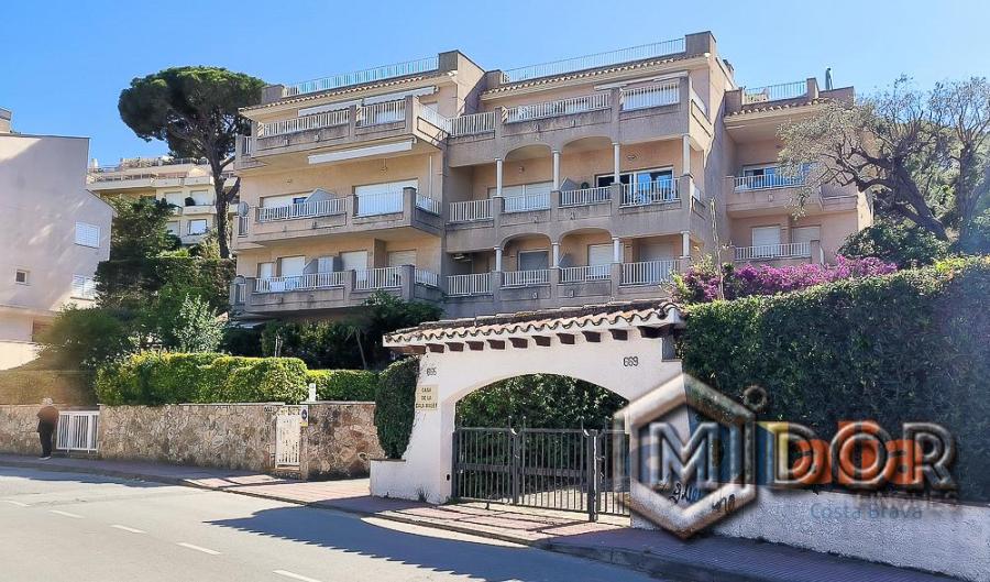DÚPLEX AMB JARDÍ A 240m DE LA PLATJA DE ST.POL -S'AGARÓ (2a LÍNIA DE MAR)