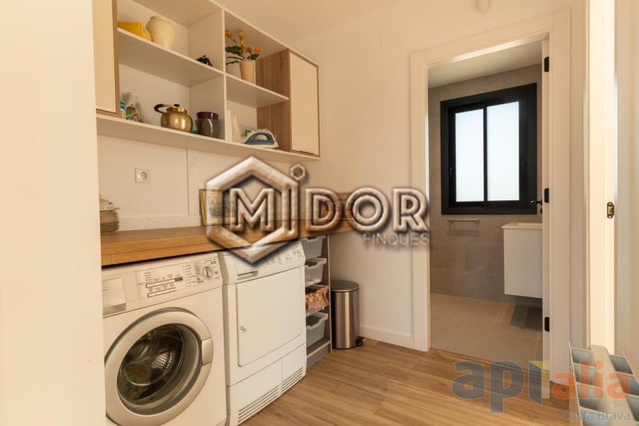 MODERN VILLA WITH PRIVATE POOL, GARAGE AND GARDEN IN CAN SOLÀ GROS II