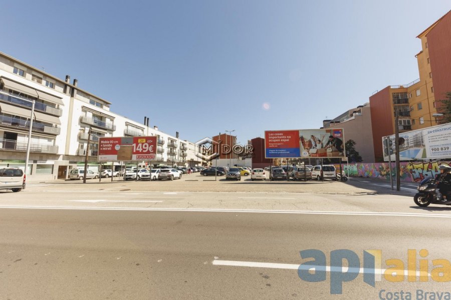 PARCEL.LA EN VENDA - GIRONA EIXAMPLE SUD / ZONA HIPERCOR