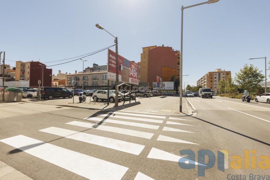PARCEL.LA EN VENDA - GIRONA EIXAMPLE SUD / ZONA HIPERCOR