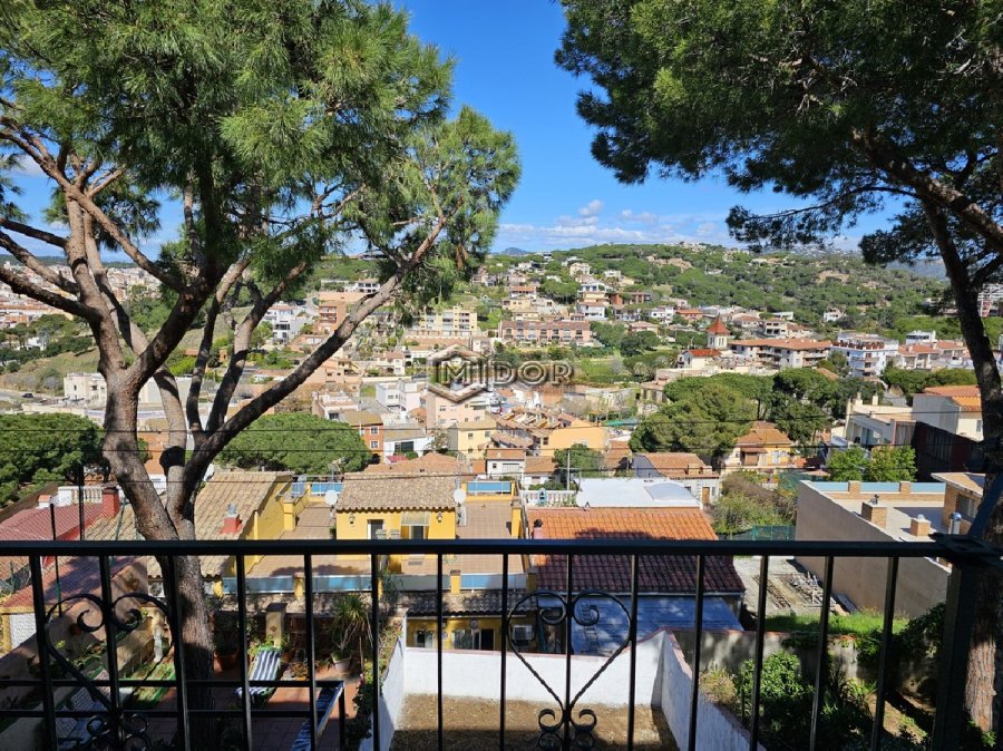 CASA ADOSSADA AMB VISTES A MAR (VOLTA AMETLLER)