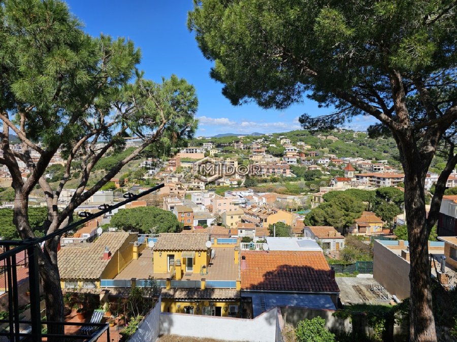 CASA ADOSSADA AMB VISTES A MAR (VOLTA AMETLLER)
