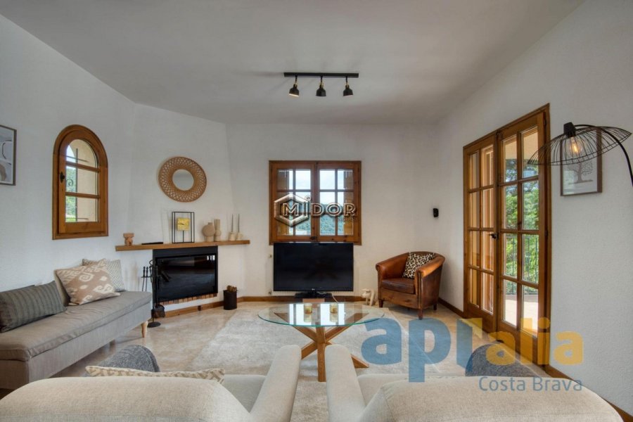 CASA EN VESCOMTAT DE CABANYES (CALONGE) - DISPOSA DE LLICÈNCIA TURÍSTICA