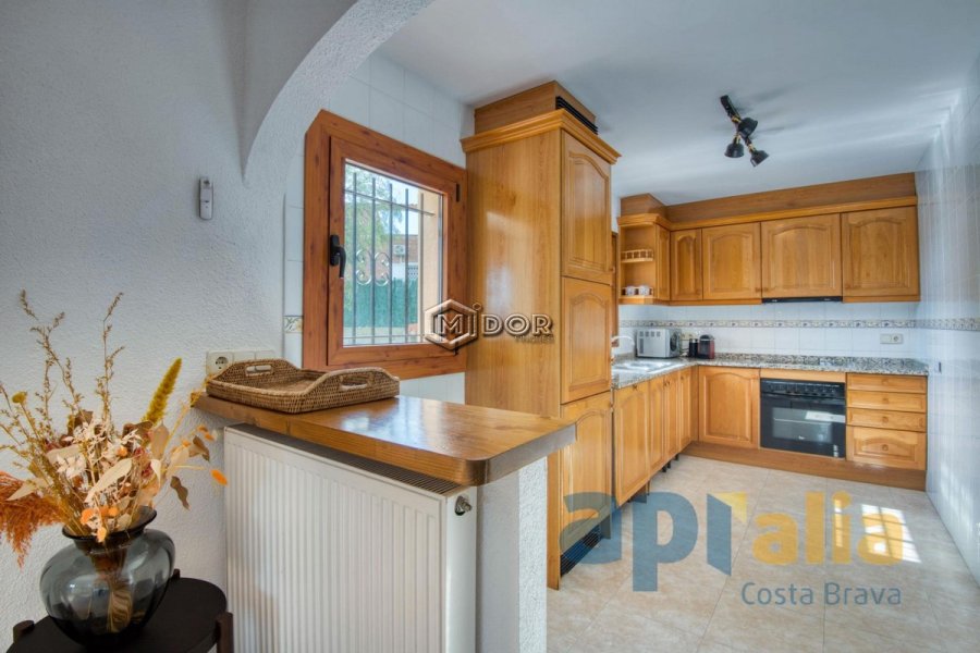 CASA EN VESCOMTAT DE CABANYES (CALONGE) - DISPOSA DE LLICÈNCIA TURÍSTICA